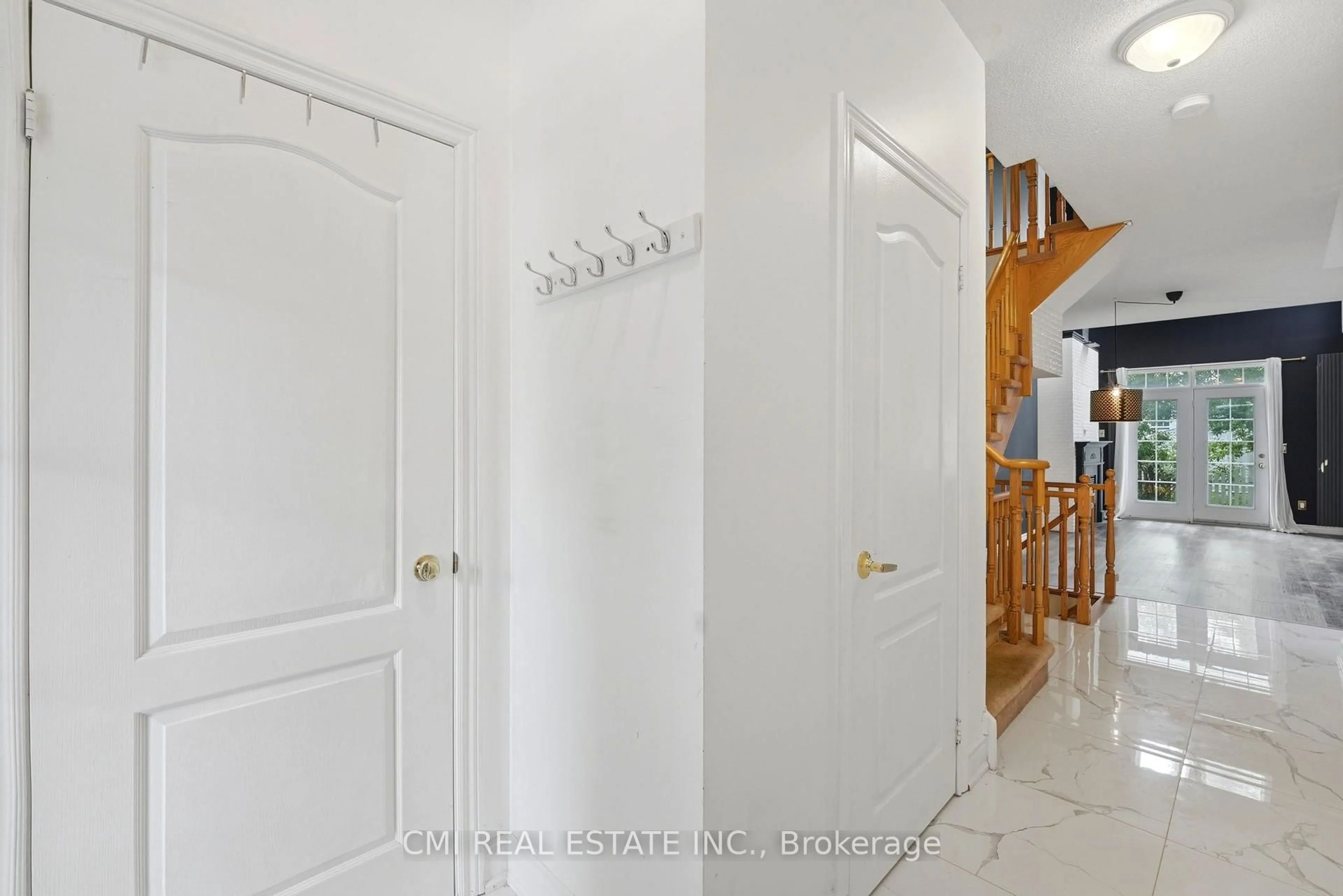 Indoor entryway for 1295 Wharf St #21, Pickering Ontario L1W 1A2