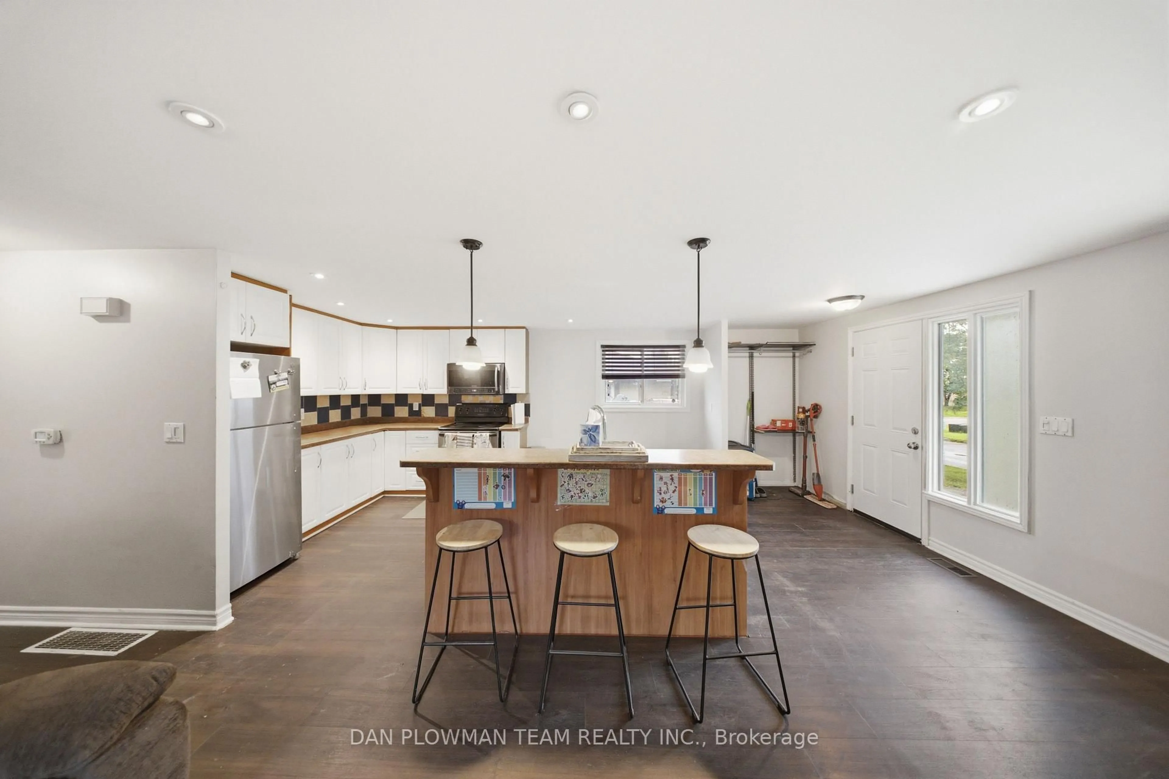 Open concept kitchen, ceramic/tile floor for 1185 Norman Crt, Oshawa Ontario L1H 7X2