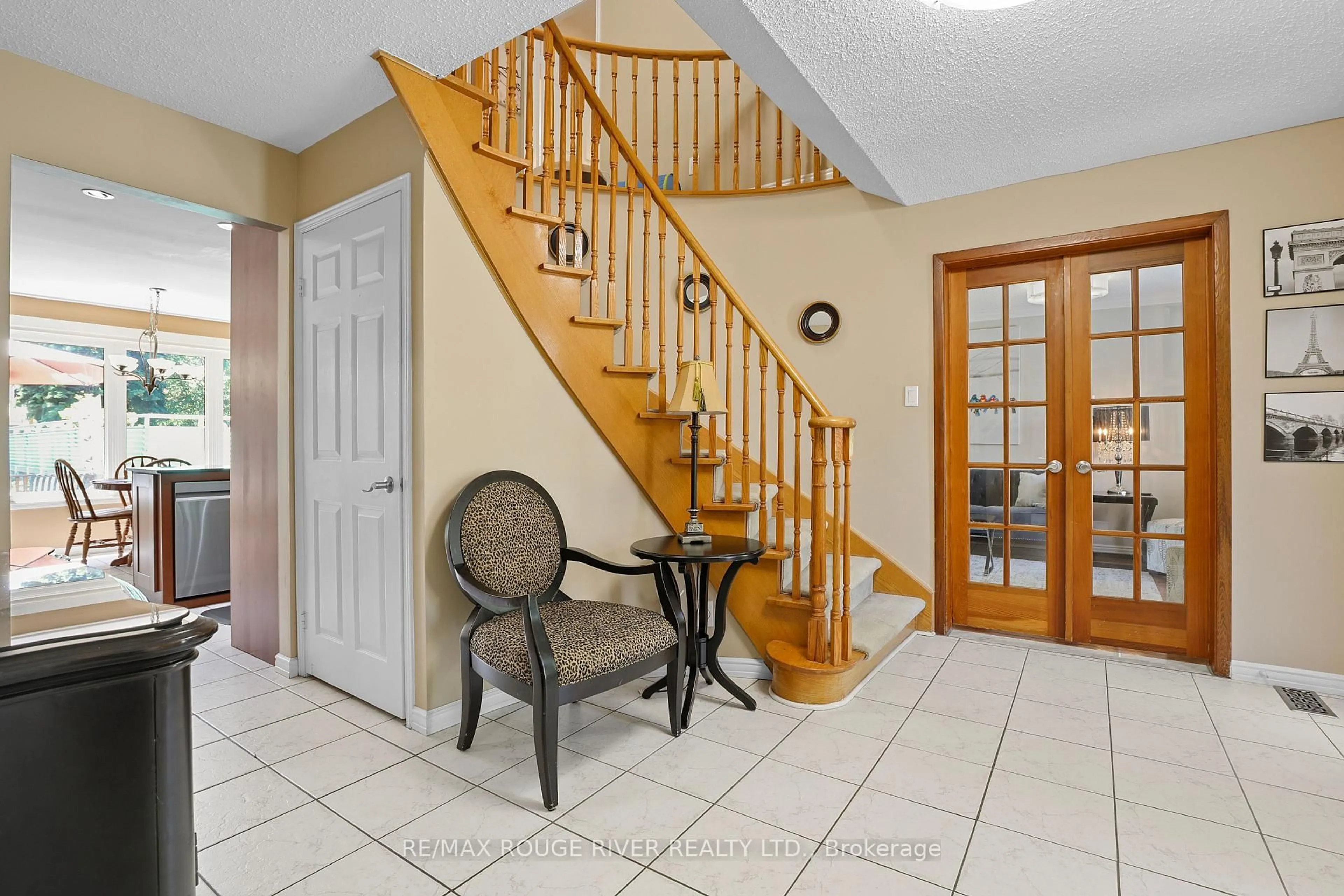 Indoor entryway for 11 Canmore Blvd, Toronto Ontario M1C 3T3
