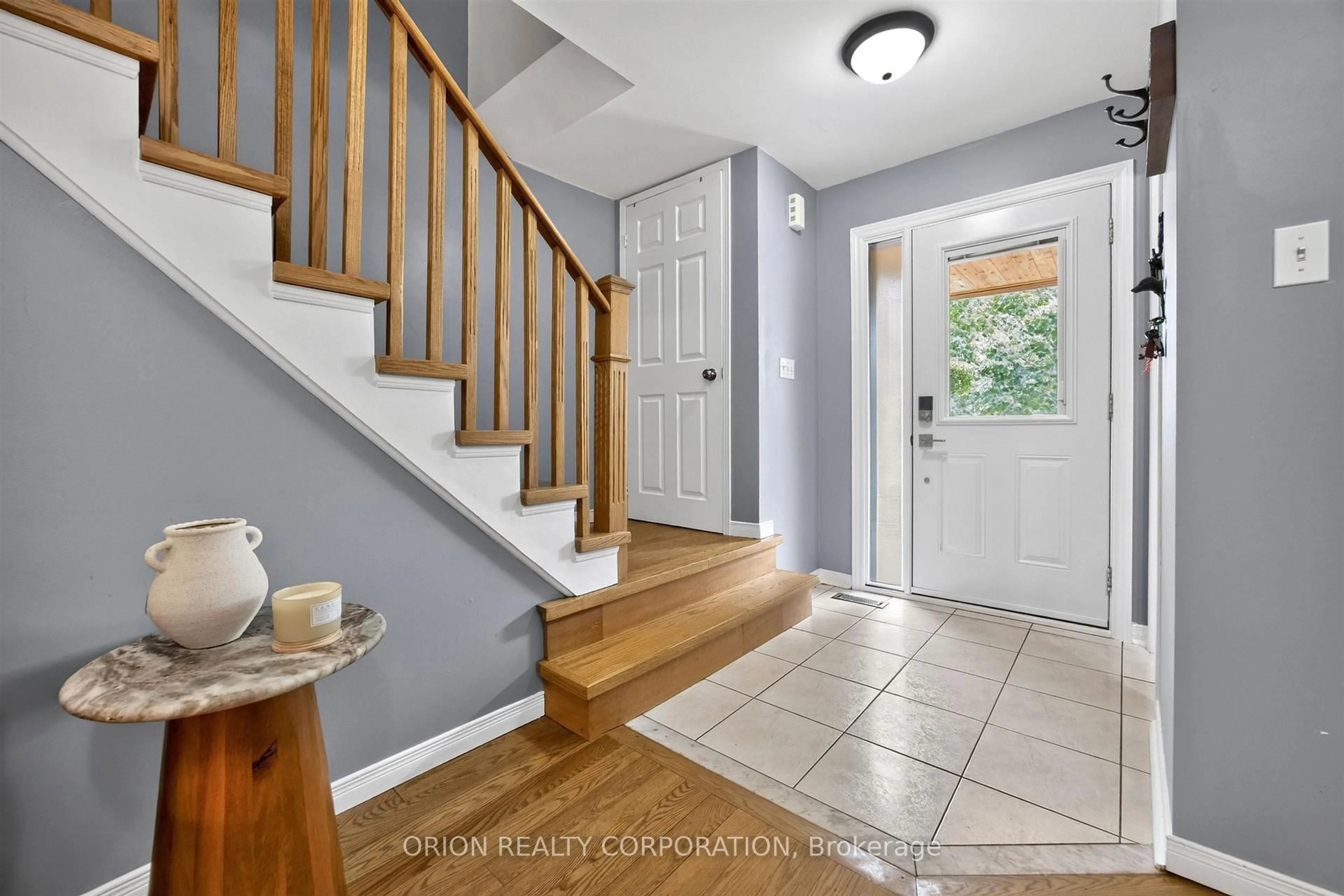 Indoor entryway for 43 Lighthouse St, Whitby Ontario L1N 9R9