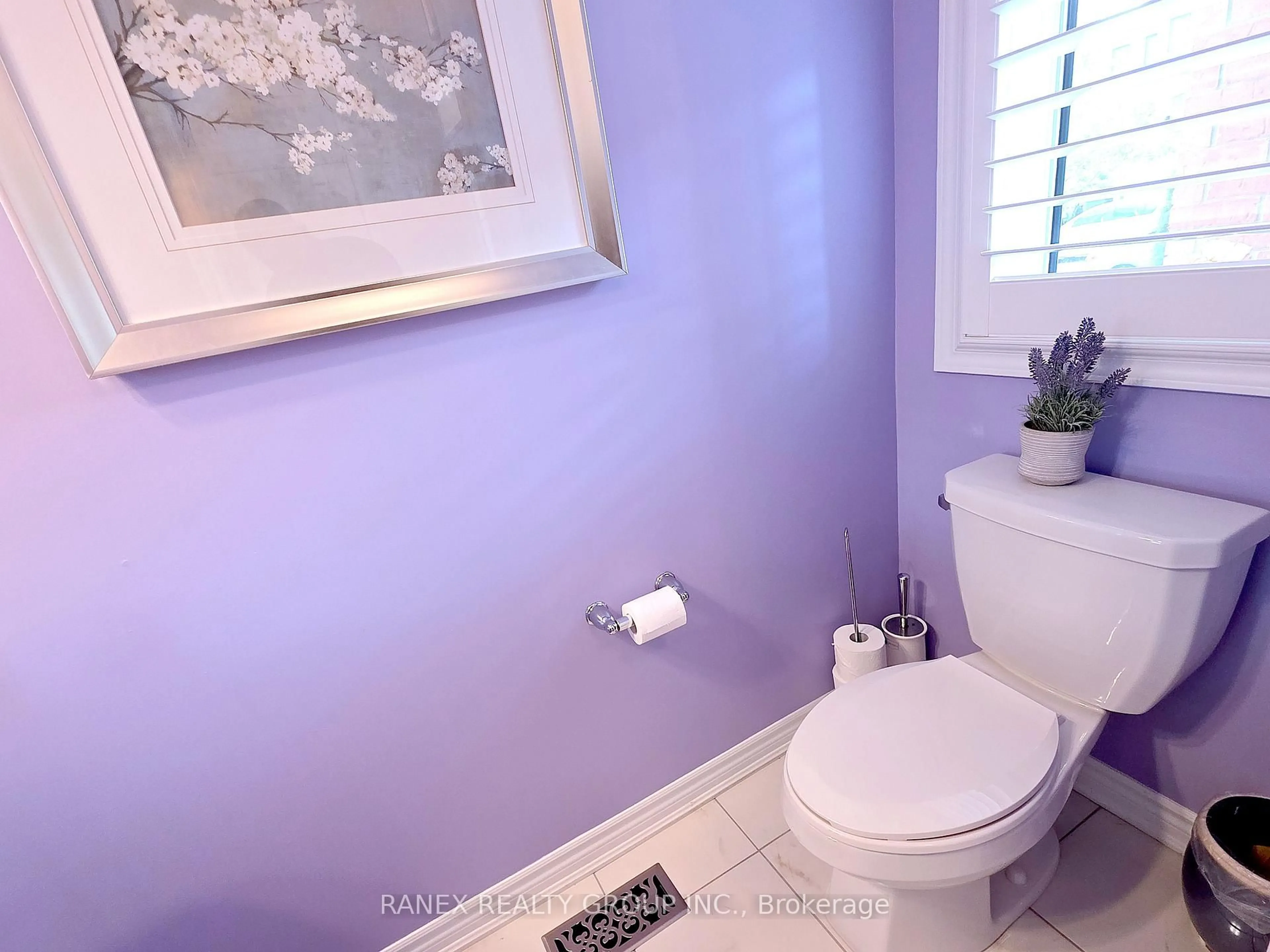 Contemporary bathroom, ceramic/tile floor for 13 Littlebeck Cres, Whitby Ontario L1P 0G3