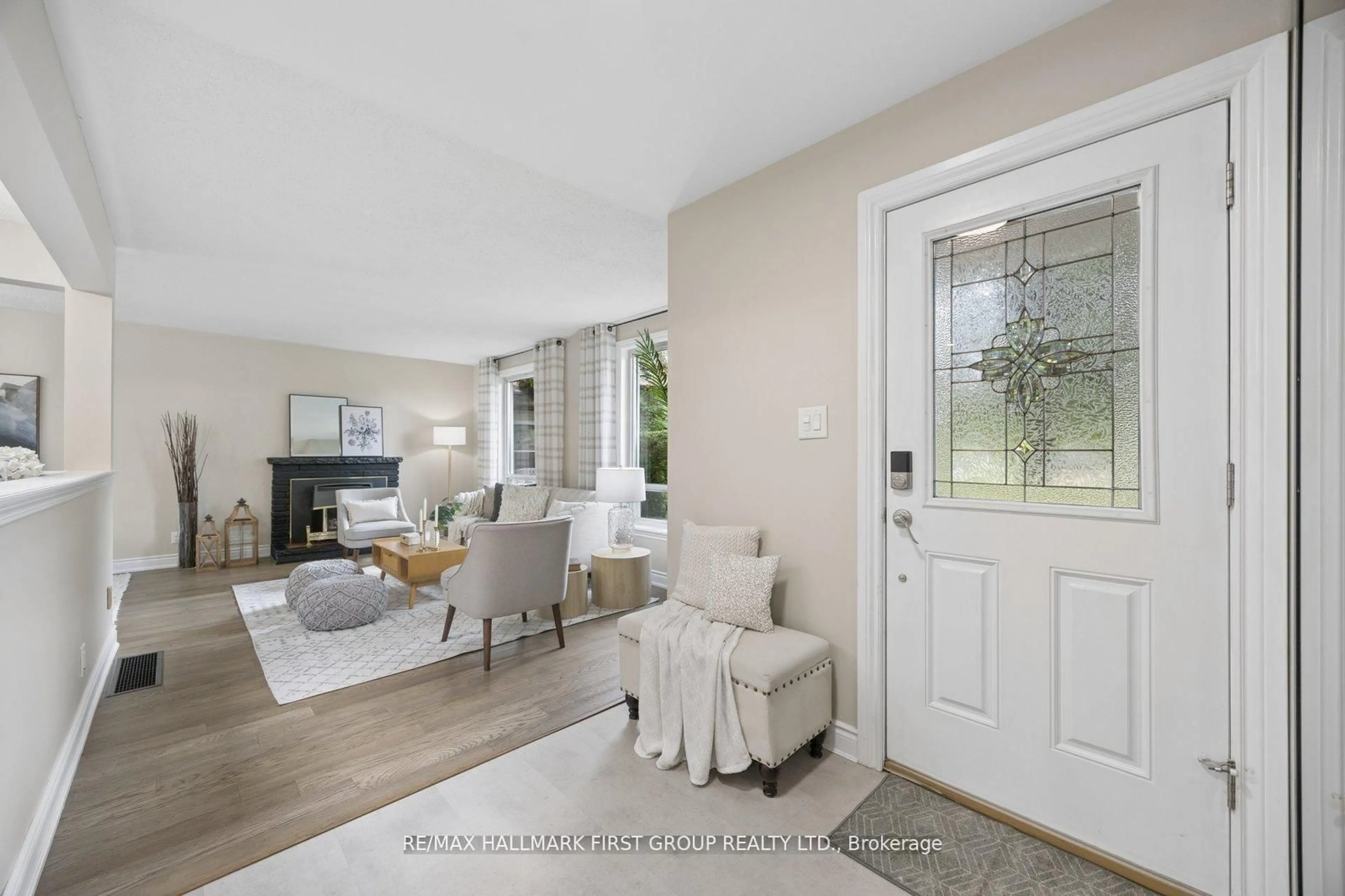Living room with furniture, unknown for 861 Boxworth Pl, Pickering Ontario L1W 2K9