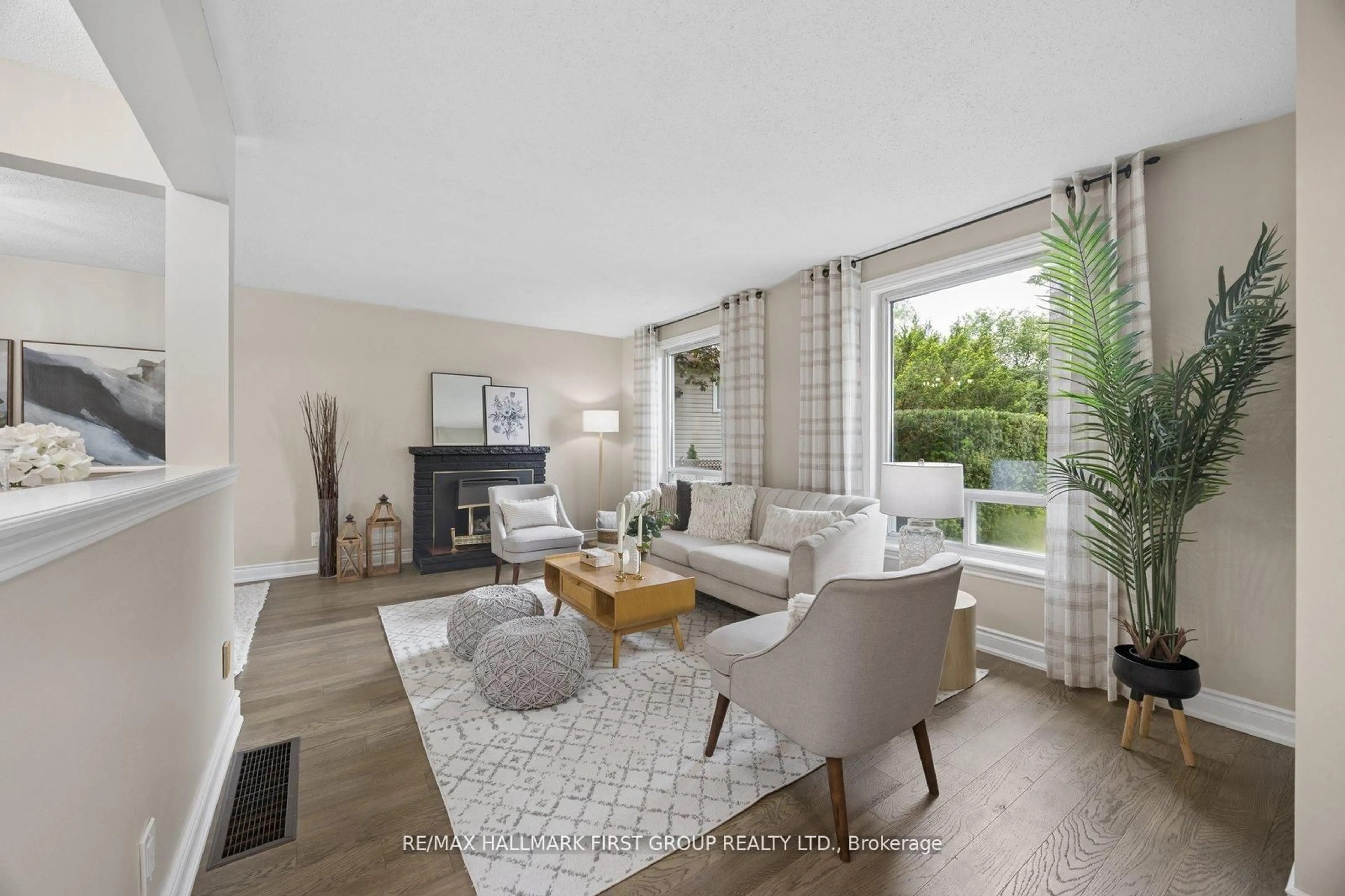 Living room with furniture, unknown for 861 Boxworth Pl, Pickering Ontario L1W 2K9