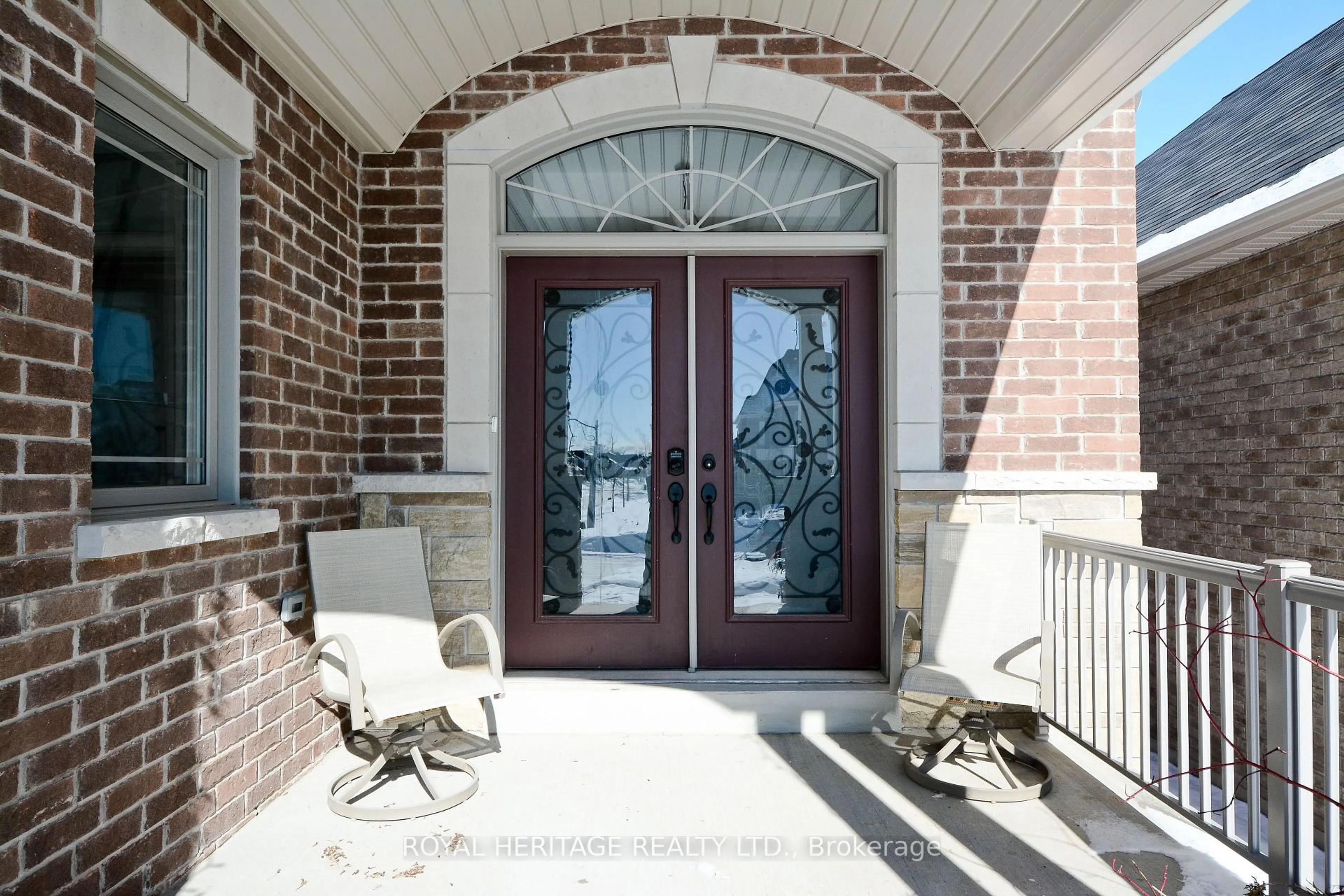 Indoor entryway for 51 Gloria Cres, Whitby Ontario L1P 1V3