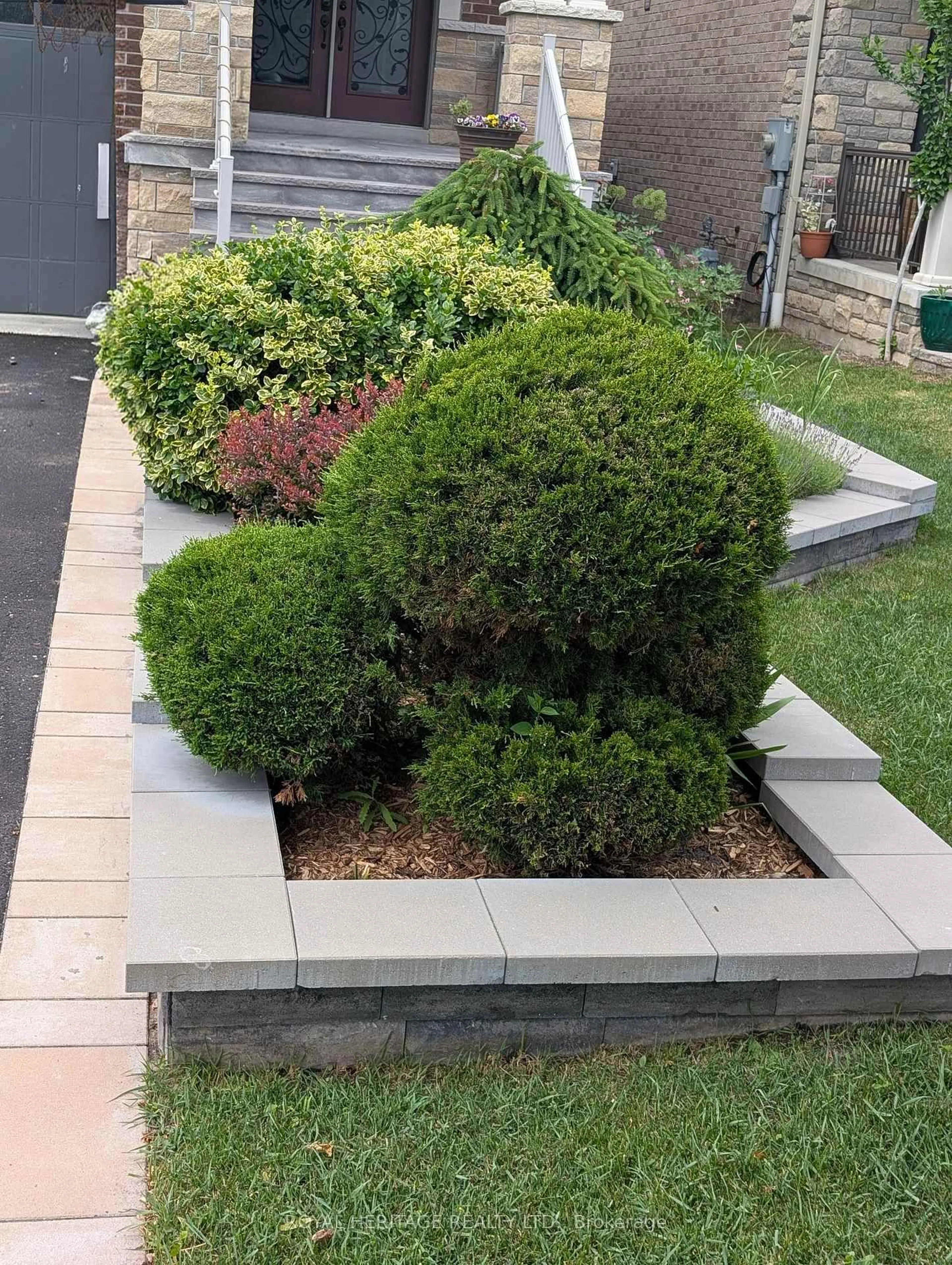 Patio, street for 51 Gloria Cres, Whitby Ontario L1P 1V3