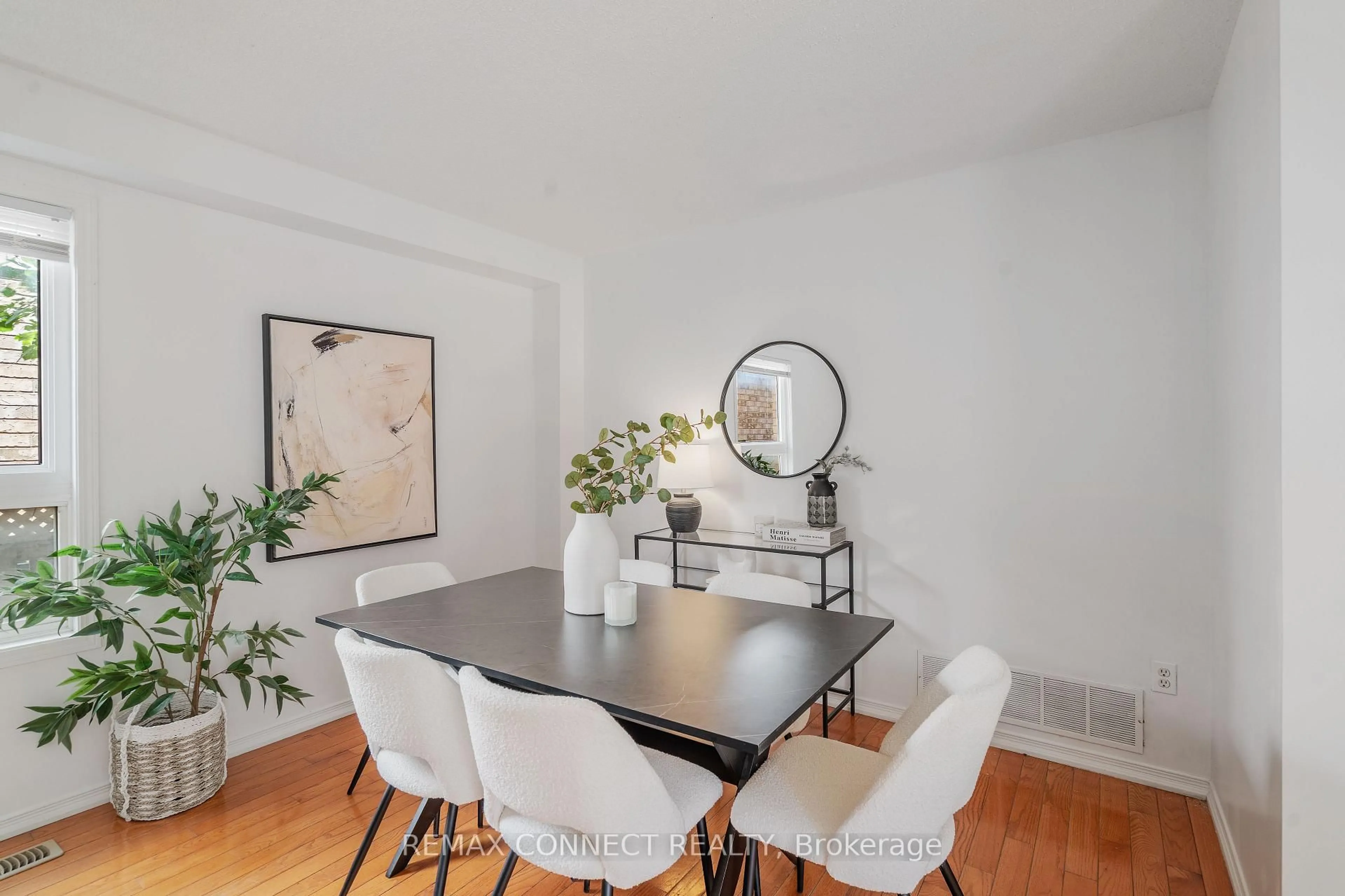 Dining room, wood/laminate floor for 1831 Dalhousie Cres, Oshawa Ontario L1G 8C5