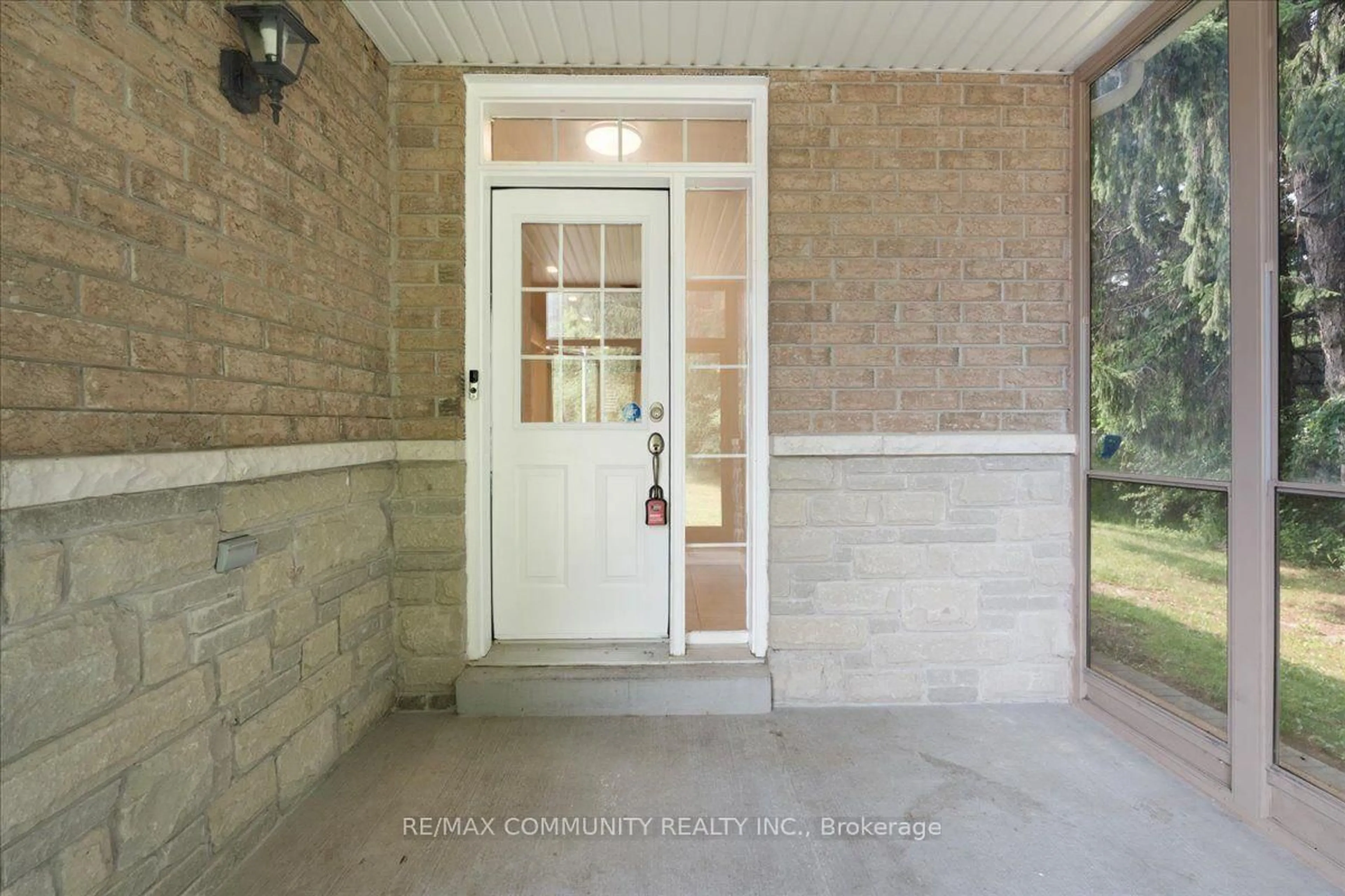 Indoor entryway for 461 Rougewalk Dr, Pickering Ontario L1X 0A1
