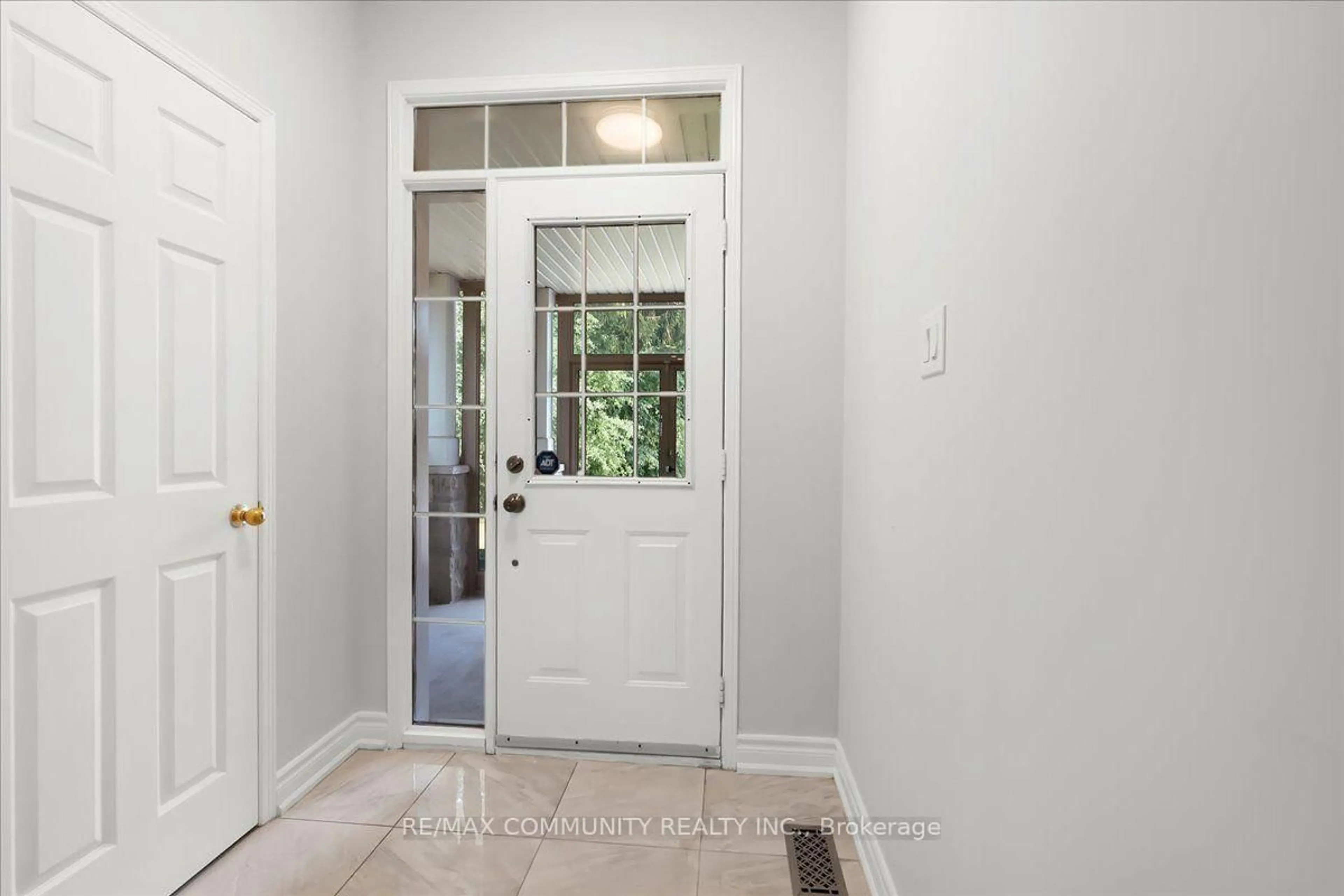 Indoor entryway for 461 Rougewalk Dr, Pickering Ontario L1X 0A1