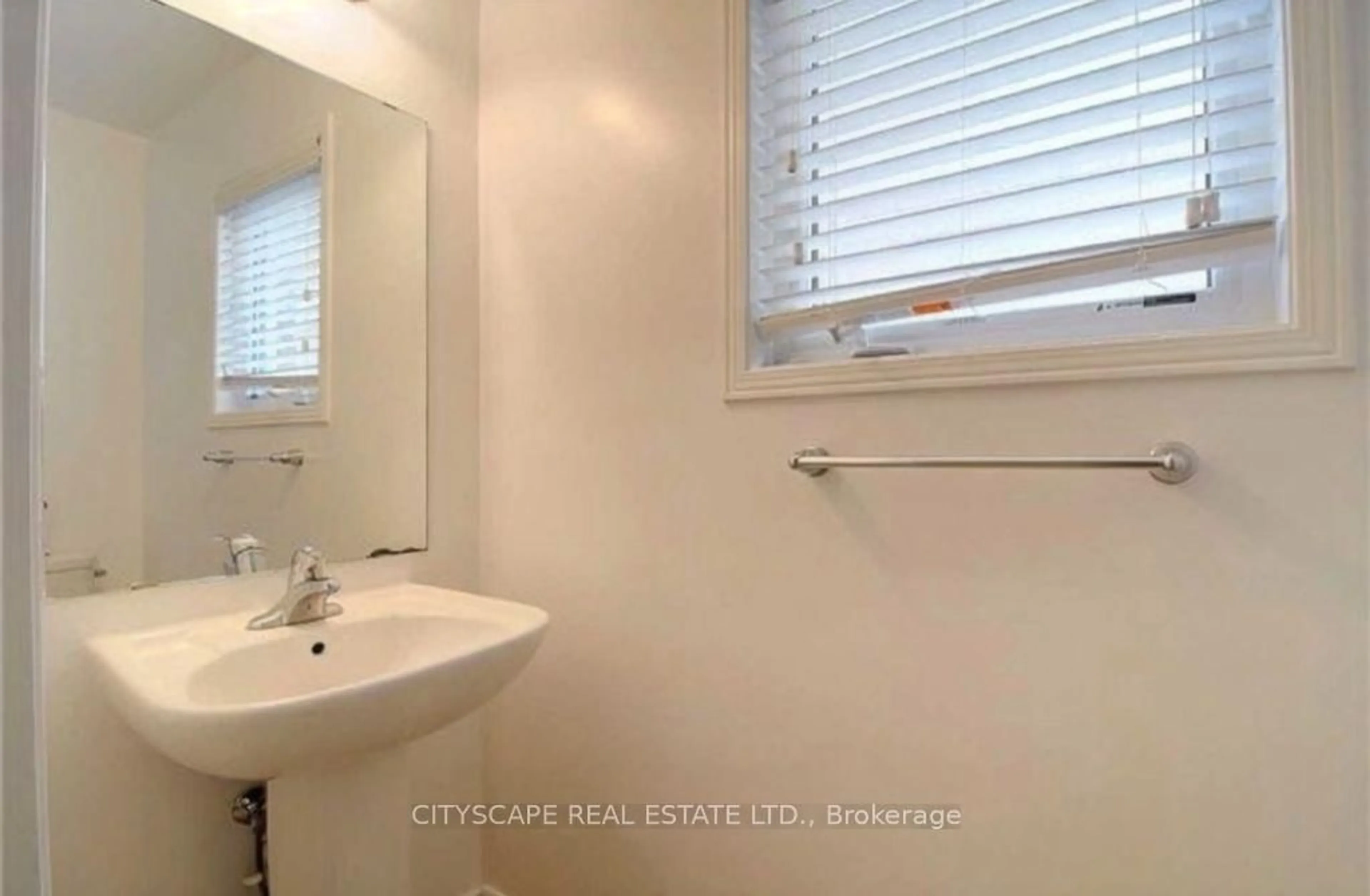 Standard bathroom, ceramic/tile floor for 1136 Schooling Dr, Oshawa Ontario L1H 7K5