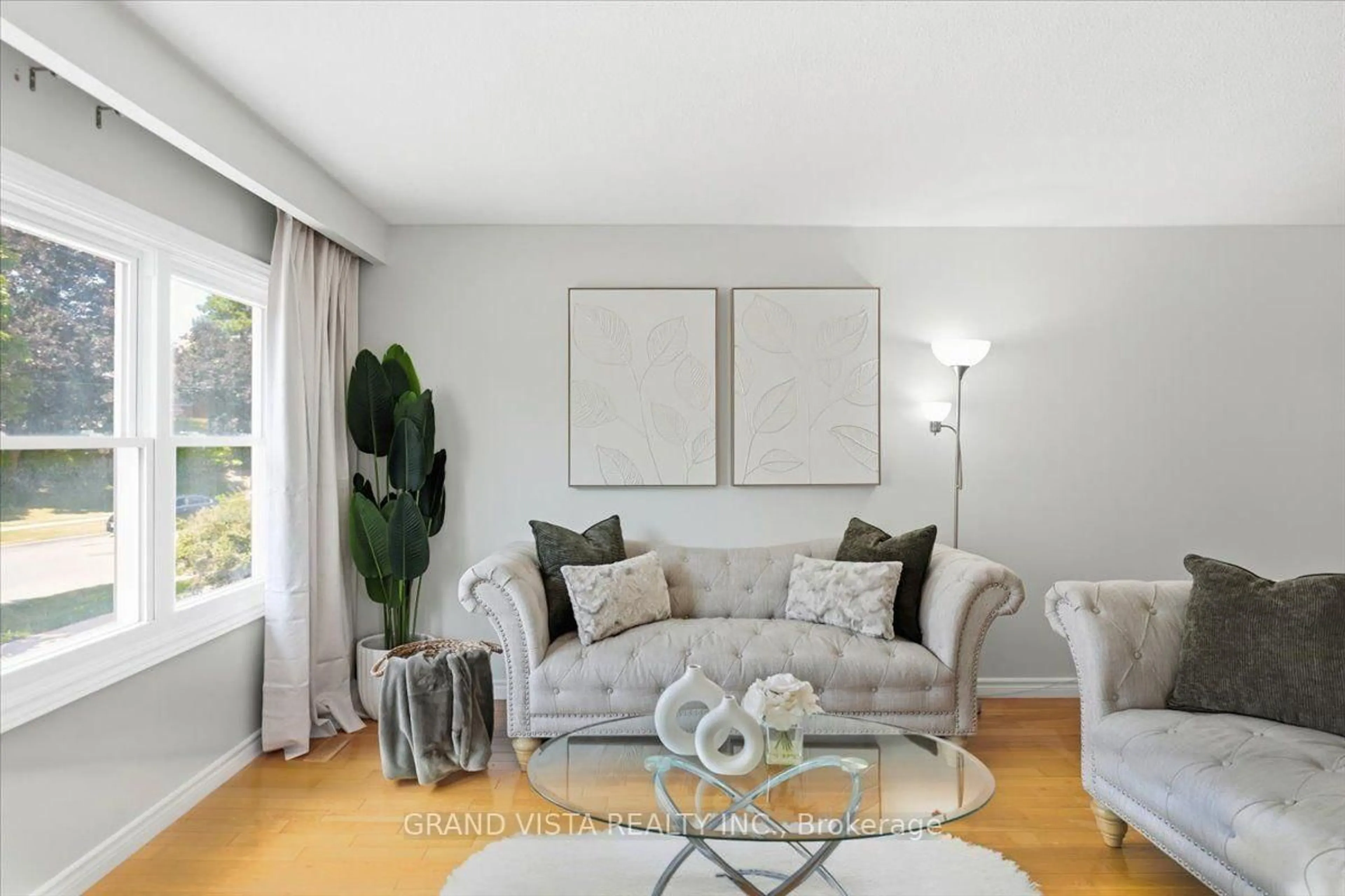Living room with furniture, unknown for 269 Timberbank Blvd, Toronto Ontario M1W 2G9