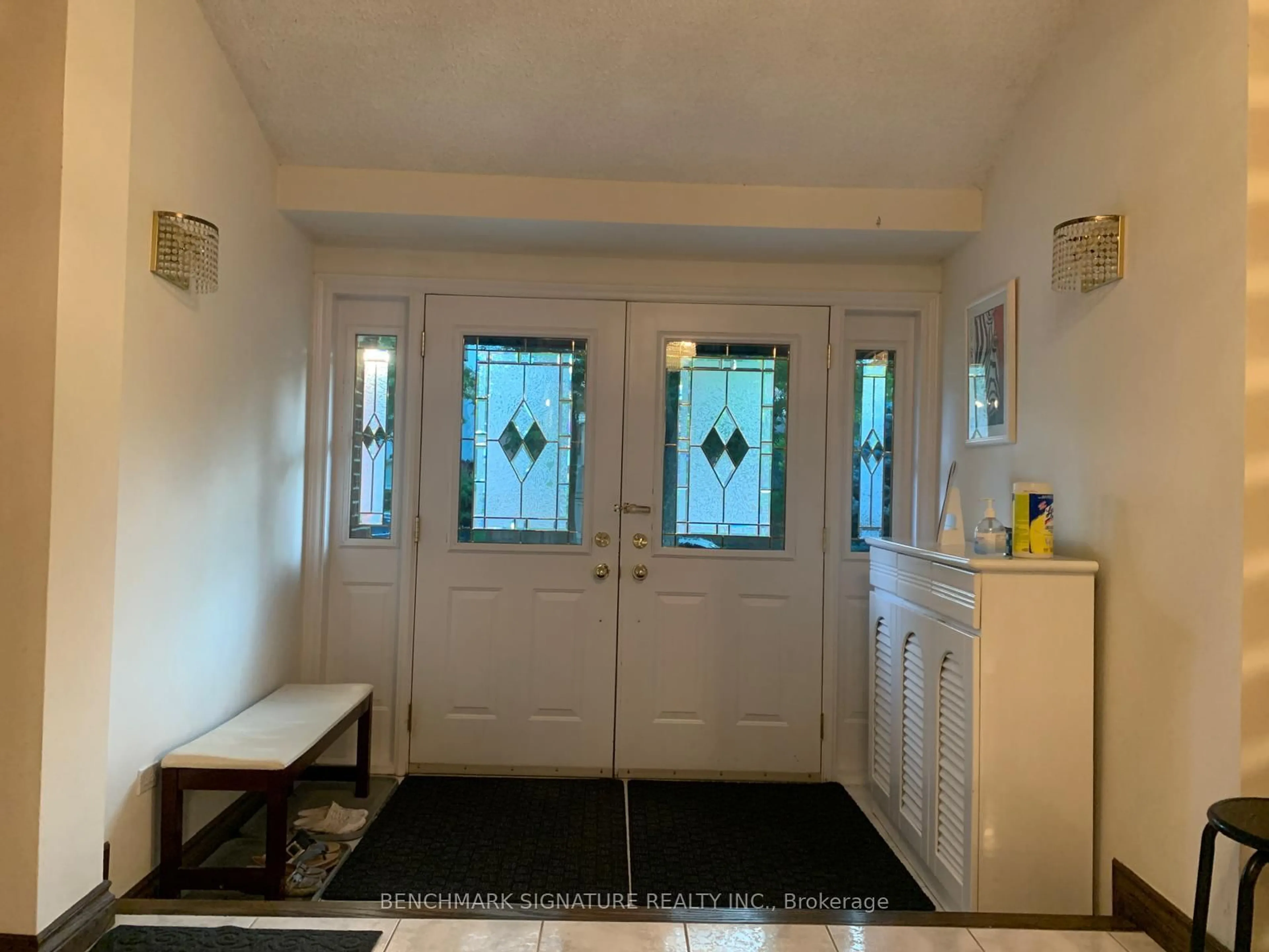 Indoor entryway for 31 Melva Cres, Toronto Ontario M1V 1A4