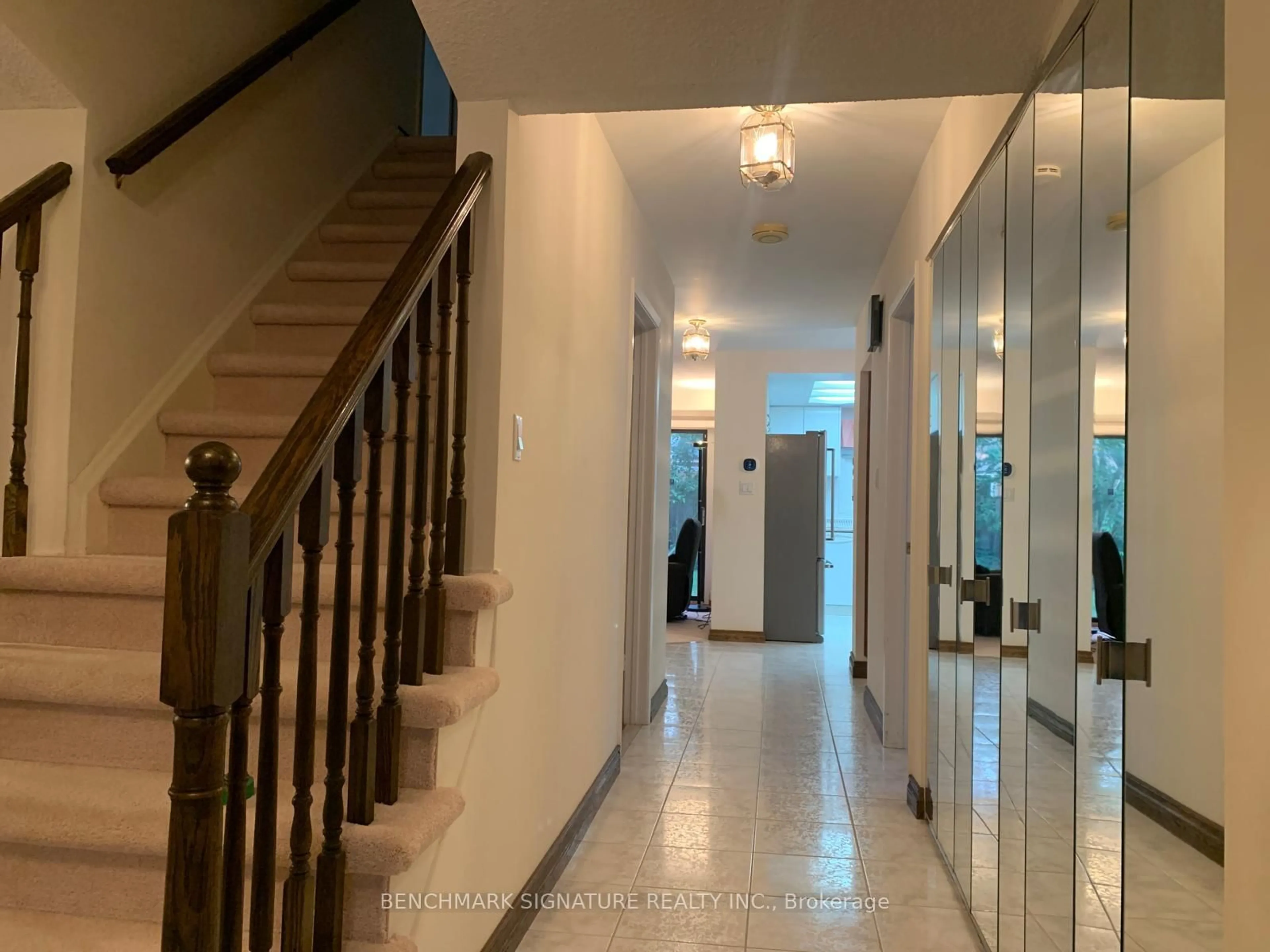 Indoor foyer for 31 Melva Cres, Toronto Ontario M1V 1A4