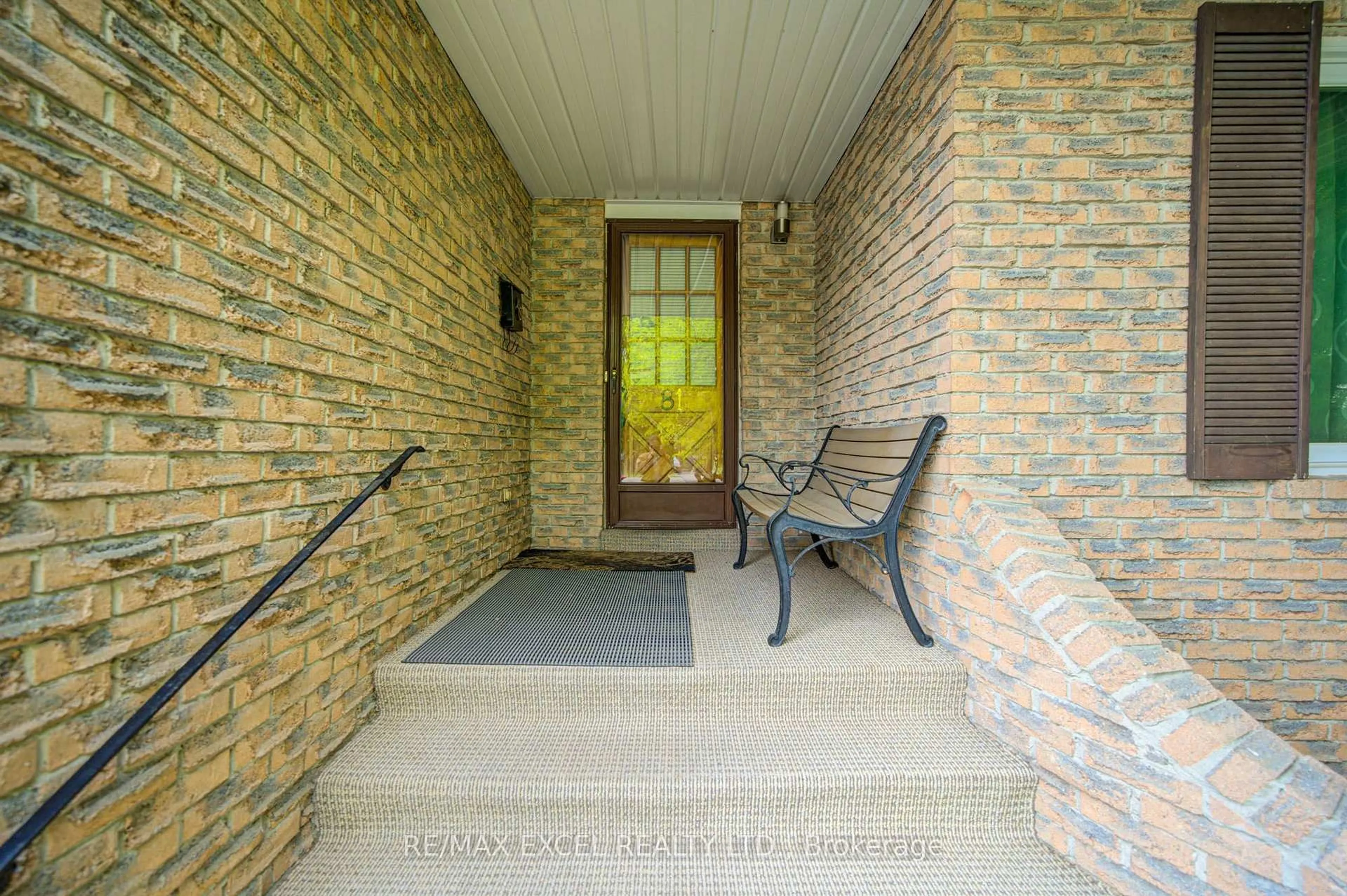 Indoor foyer for 81 Amanda Dr, Toronto Ontario M1V 1C8