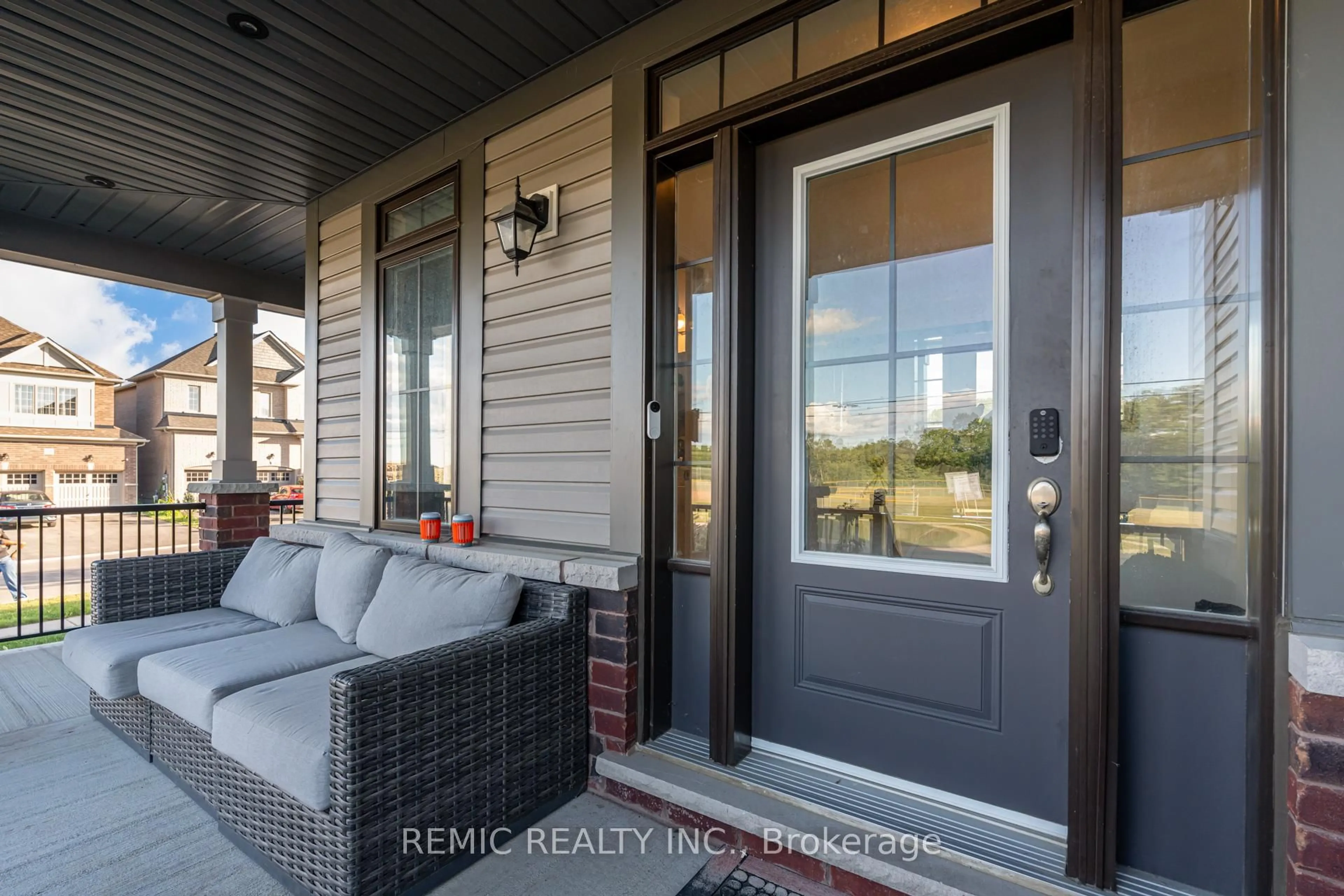 Indoor entryway for 234 William Fair Dr, Clarington Ontario L1C 4A6