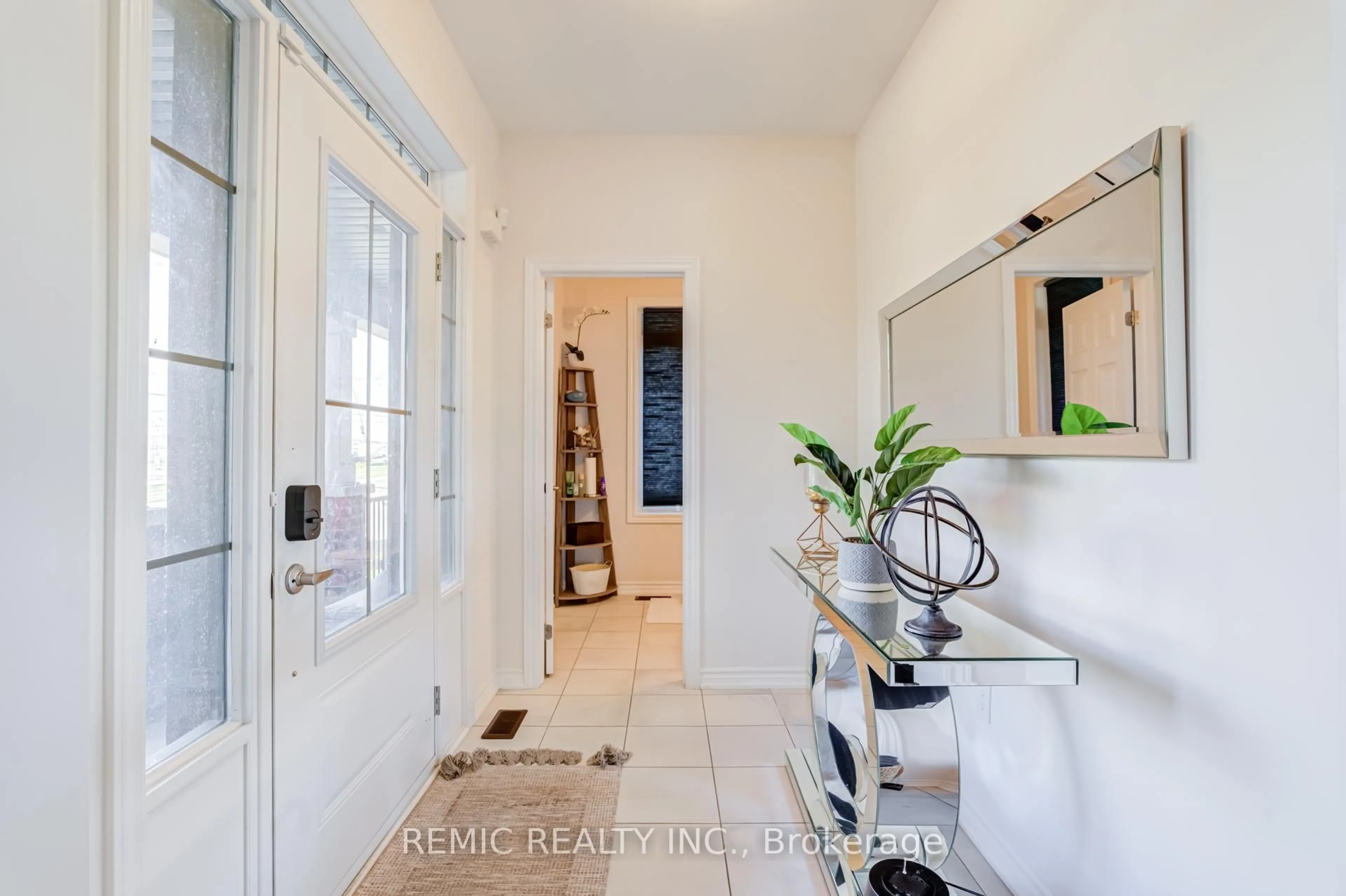 Indoor entryway for 234 William Fair Dr, Clarington Ontario L1C 4A6