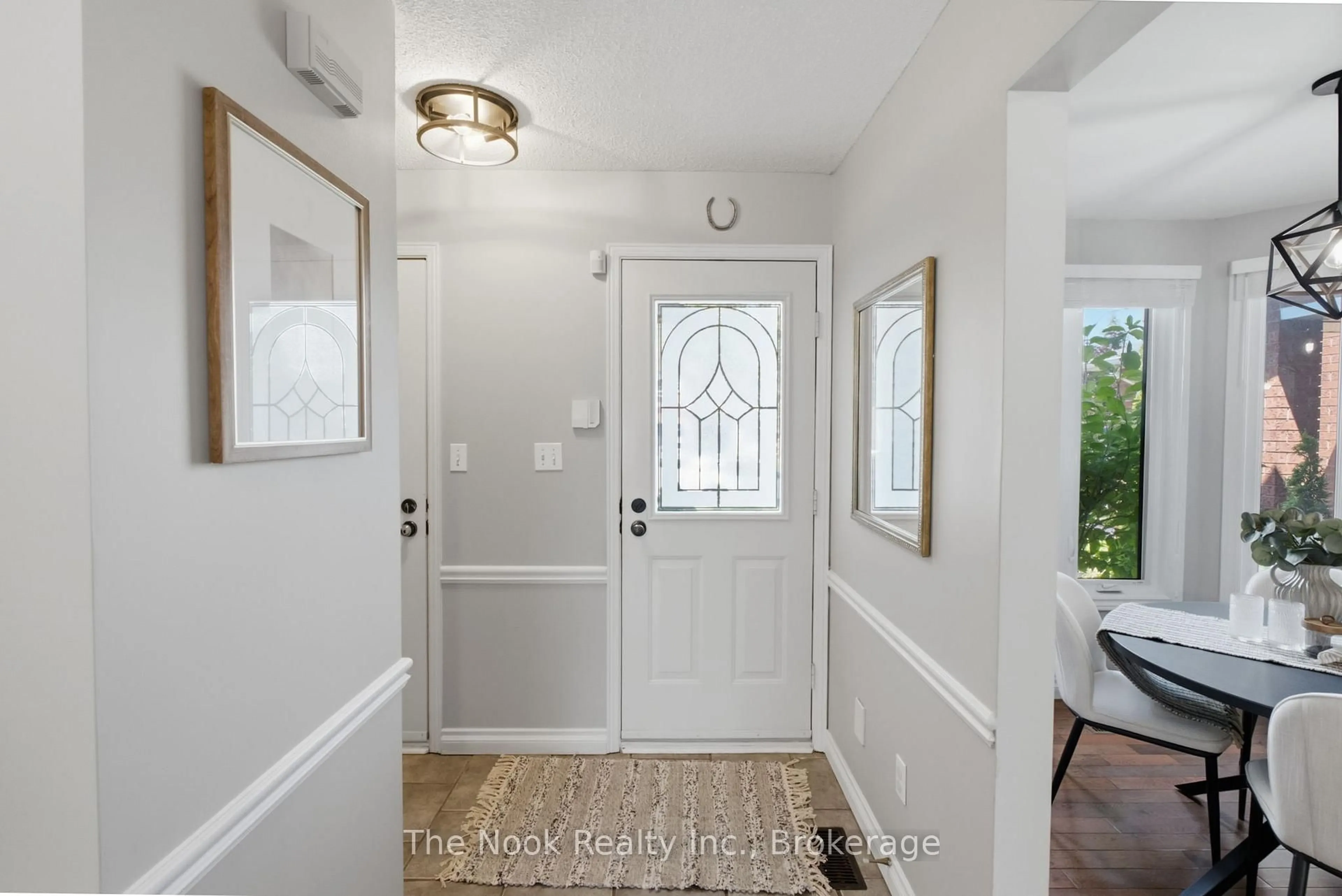 Indoor entryway for 5 Fieldcrest Ave, Clarington Ontario L1E 2X3