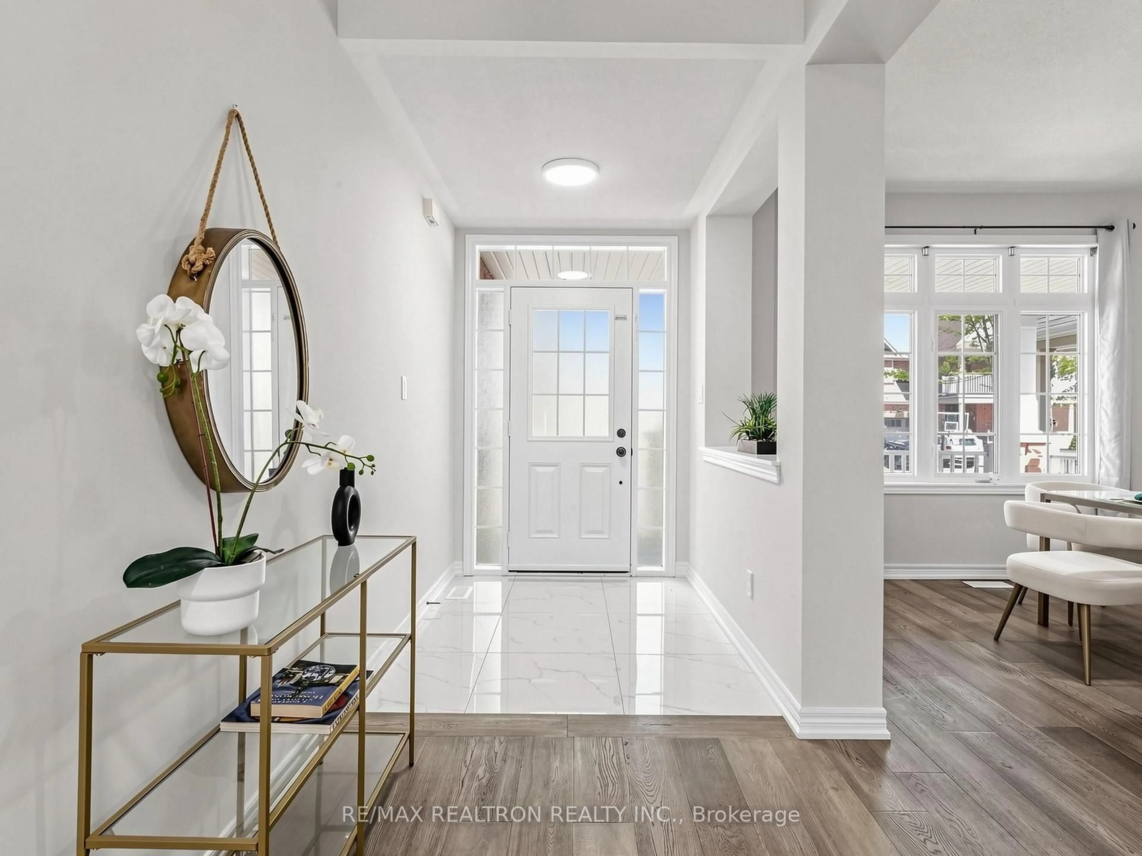 Indoor entryway for 38 Sisson Lane, Clarington Ontario L1B 0A7