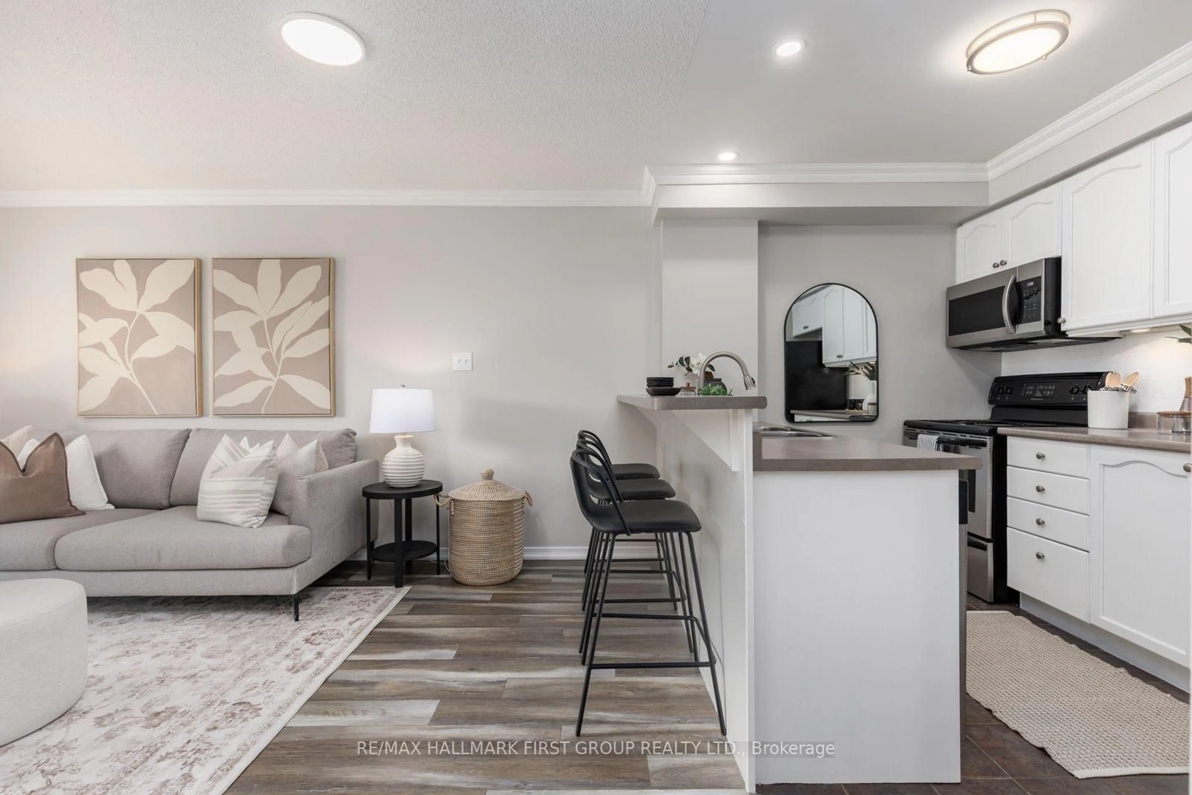 Open concept kitchen, unknown for 132 Aspen Springs Dr #202, Clarington Ontario L1C 0H1