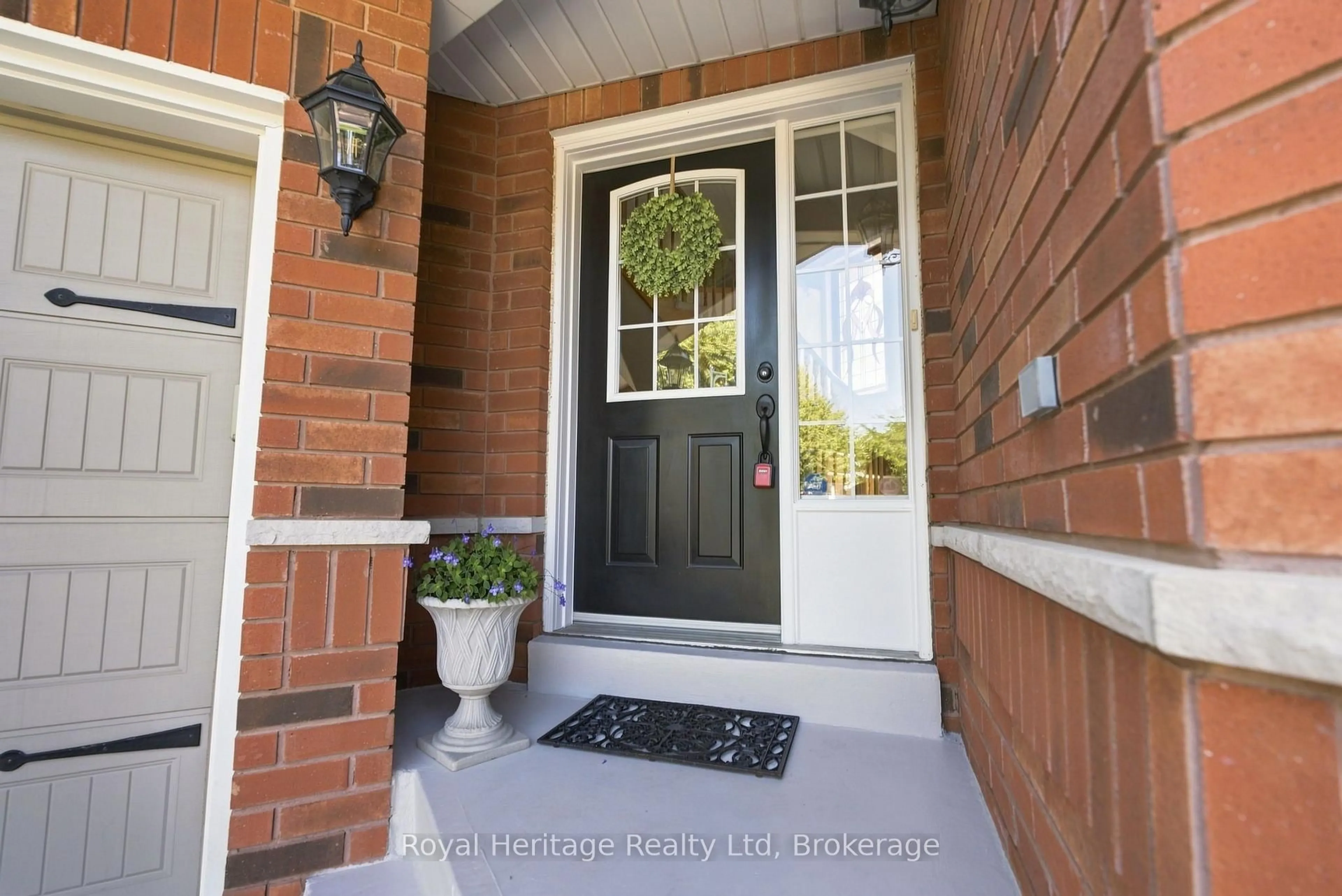 Indoor entryway for 9 Wiseman Dr, Ajax Ontario L1Z 1K5