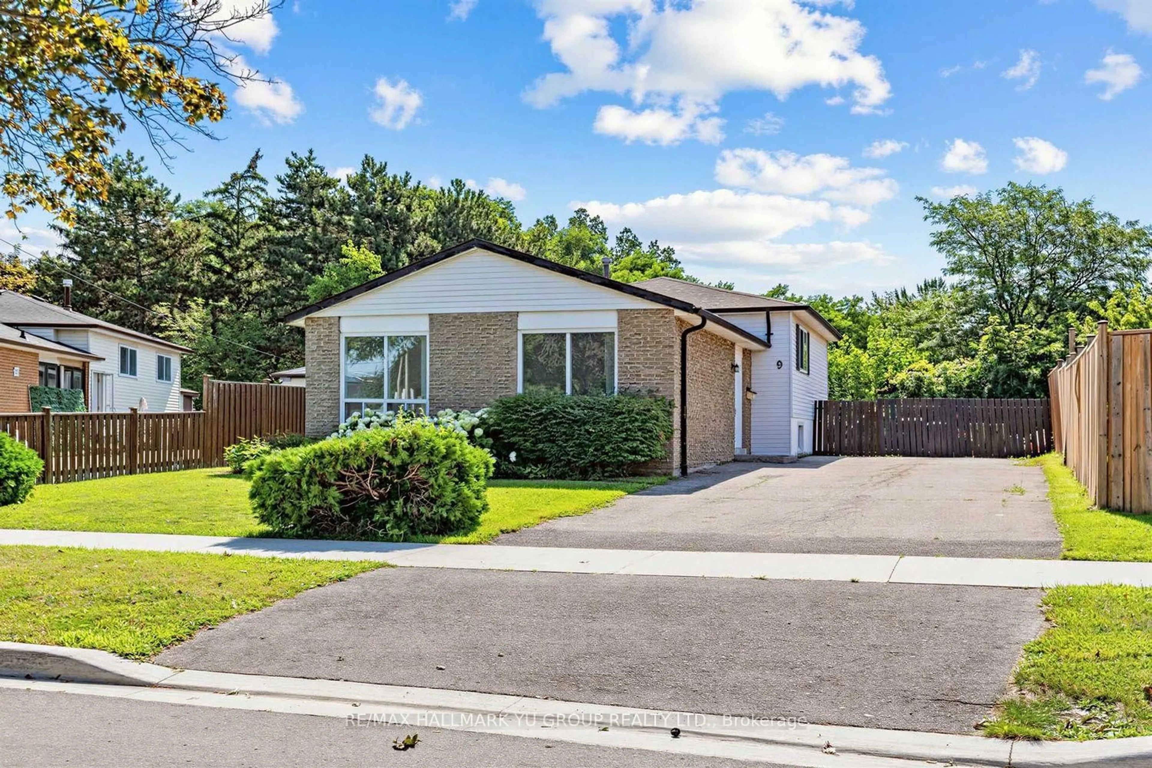 A pic from outside/outdoor area/front of a property/back of a property/a pic from drone, street for 9 Foregate Ave, Toronto Ontario M1B 2S2
