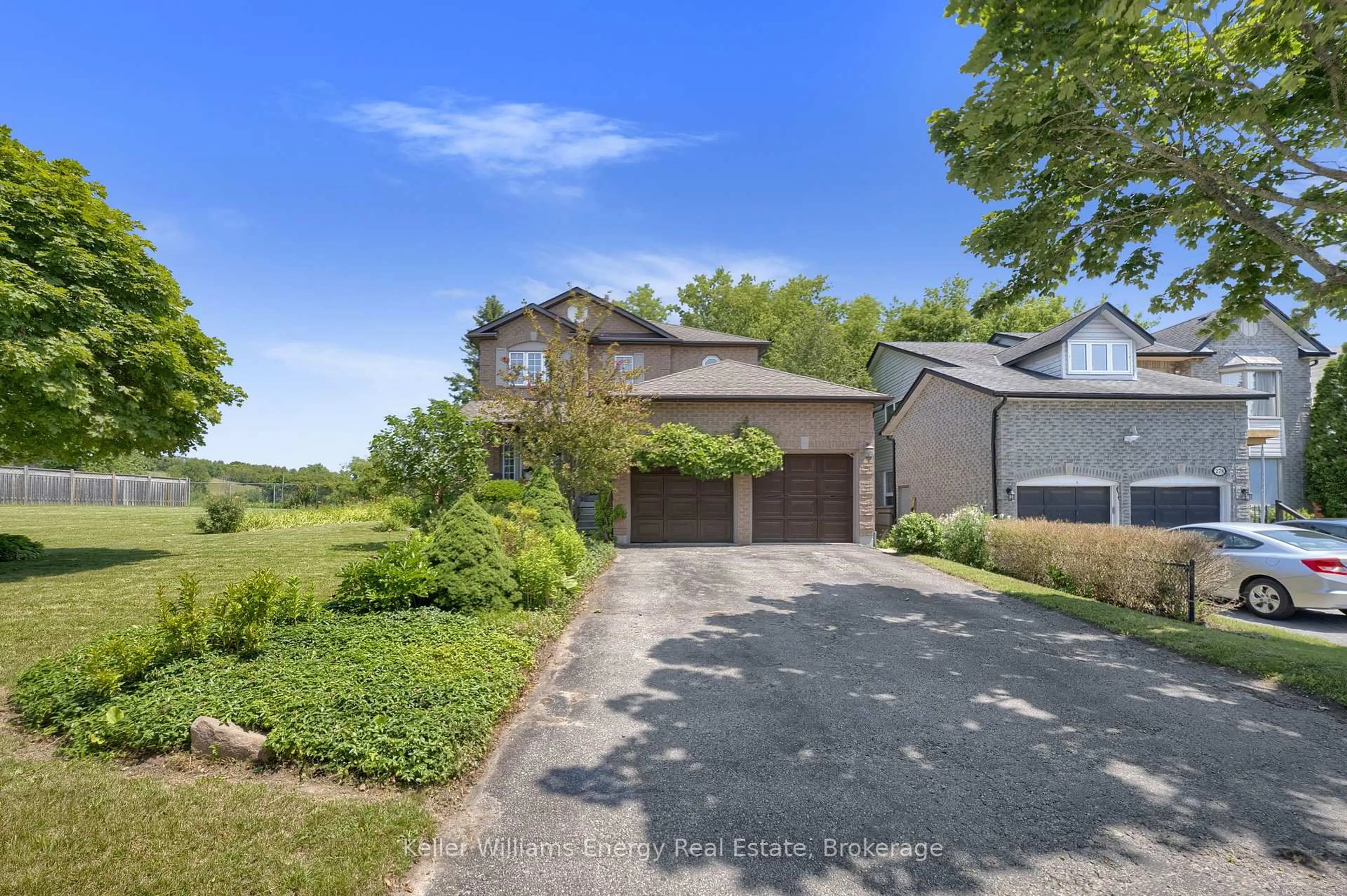 A pic from outside/outdoor area/front of a property/back of a property/a pic from drone, street for 276 Andrew St, Clarington Ontario L1B 1K3