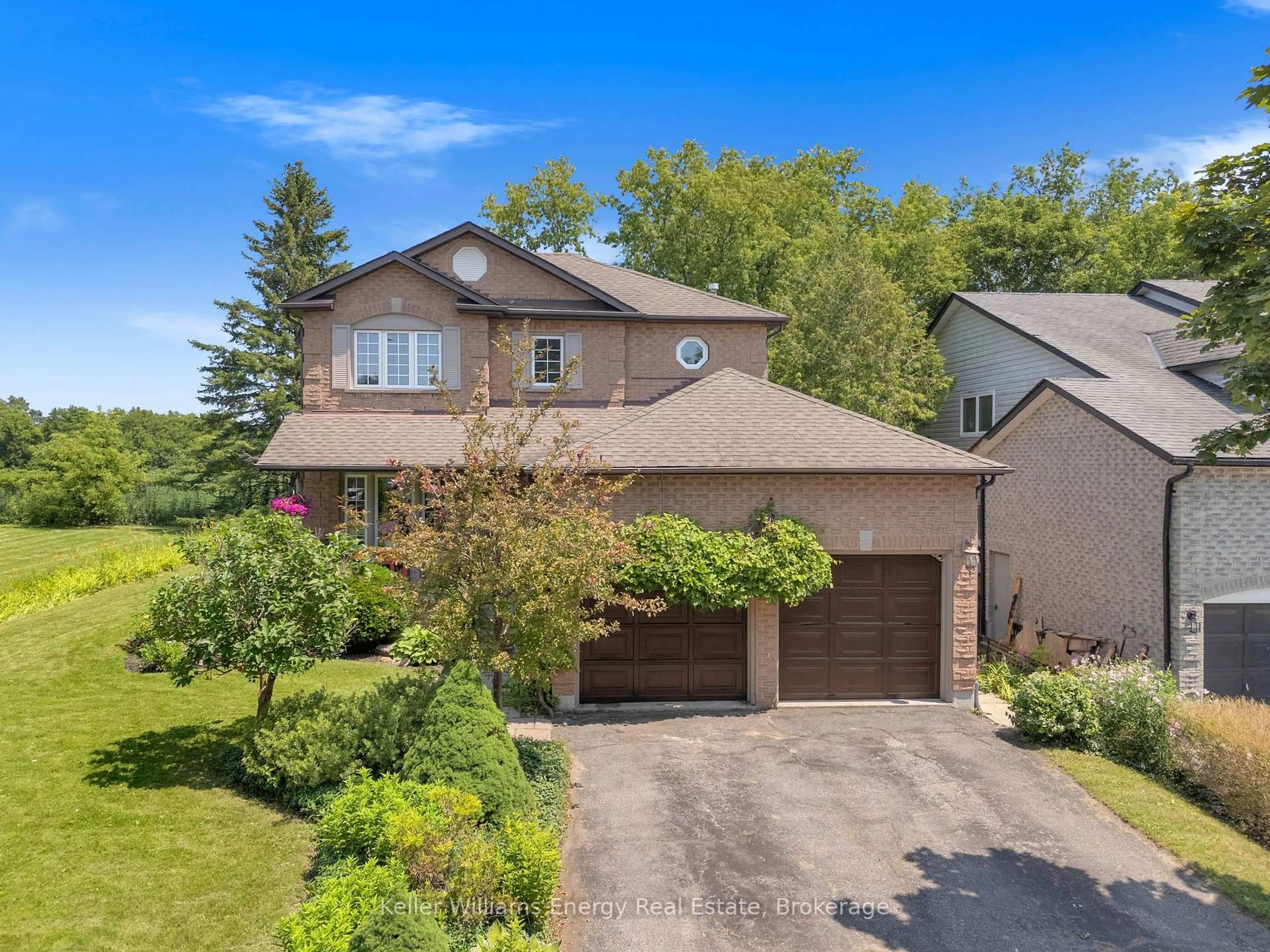 A pic from outside/outdoor area/front of a property/back of a property/a pic from drone, street for 276 Andrew St, Clarington Ontario L1B 1K3