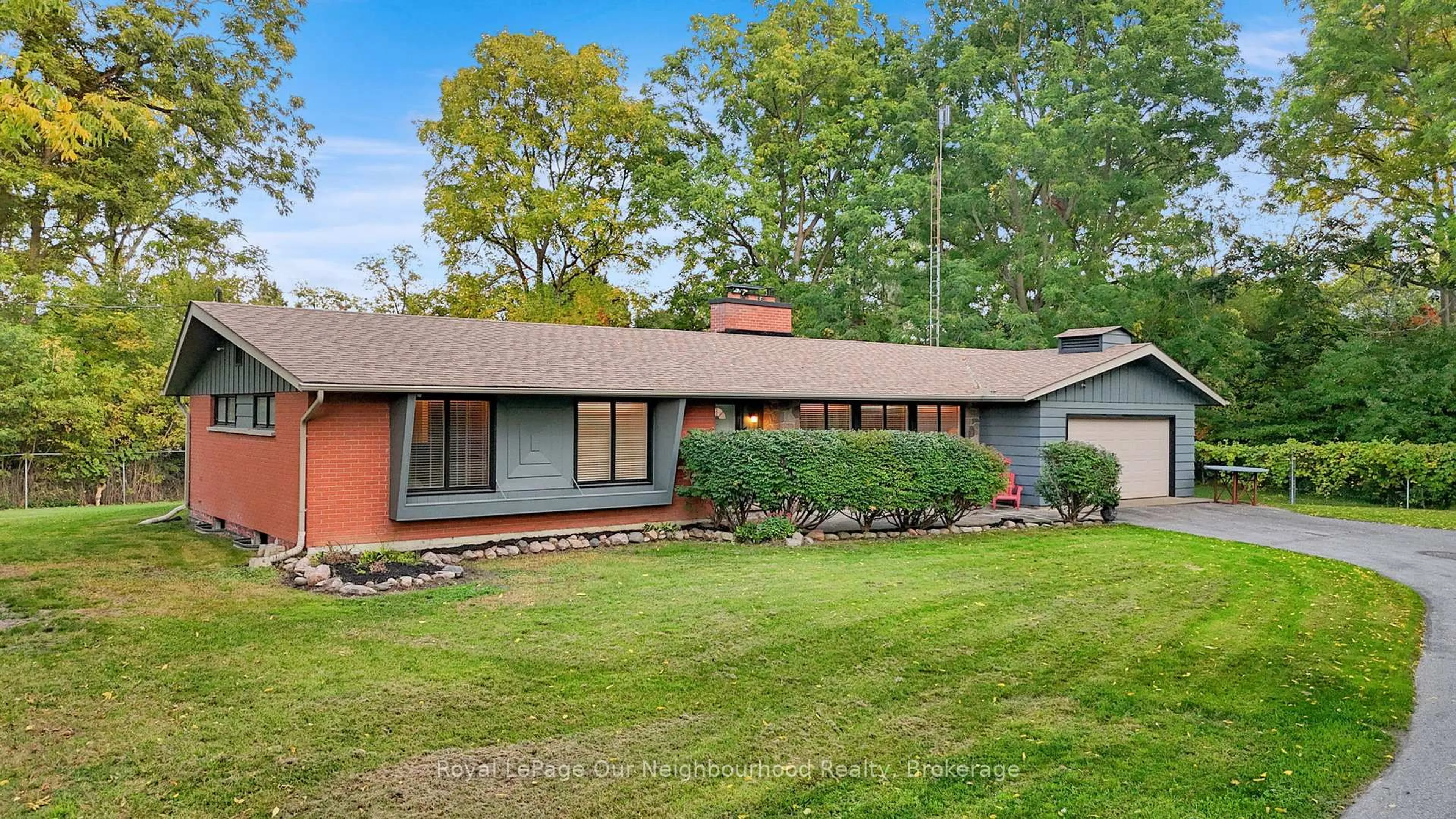 Home with brick exterior material, street for 1539 Finch Ave, Pickering Ontario L1V 1K2