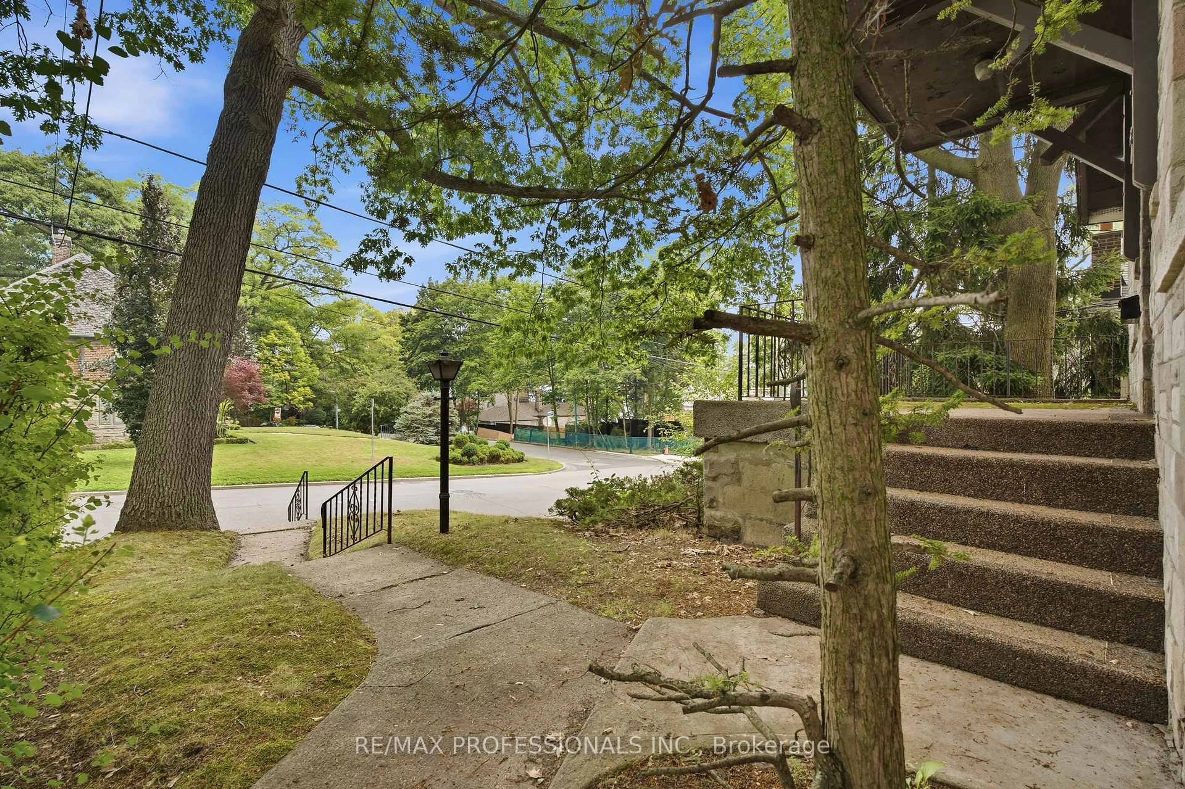 Patio, street for 20 Fallingbrook Rd, Toronto Ontario M1N 2T4