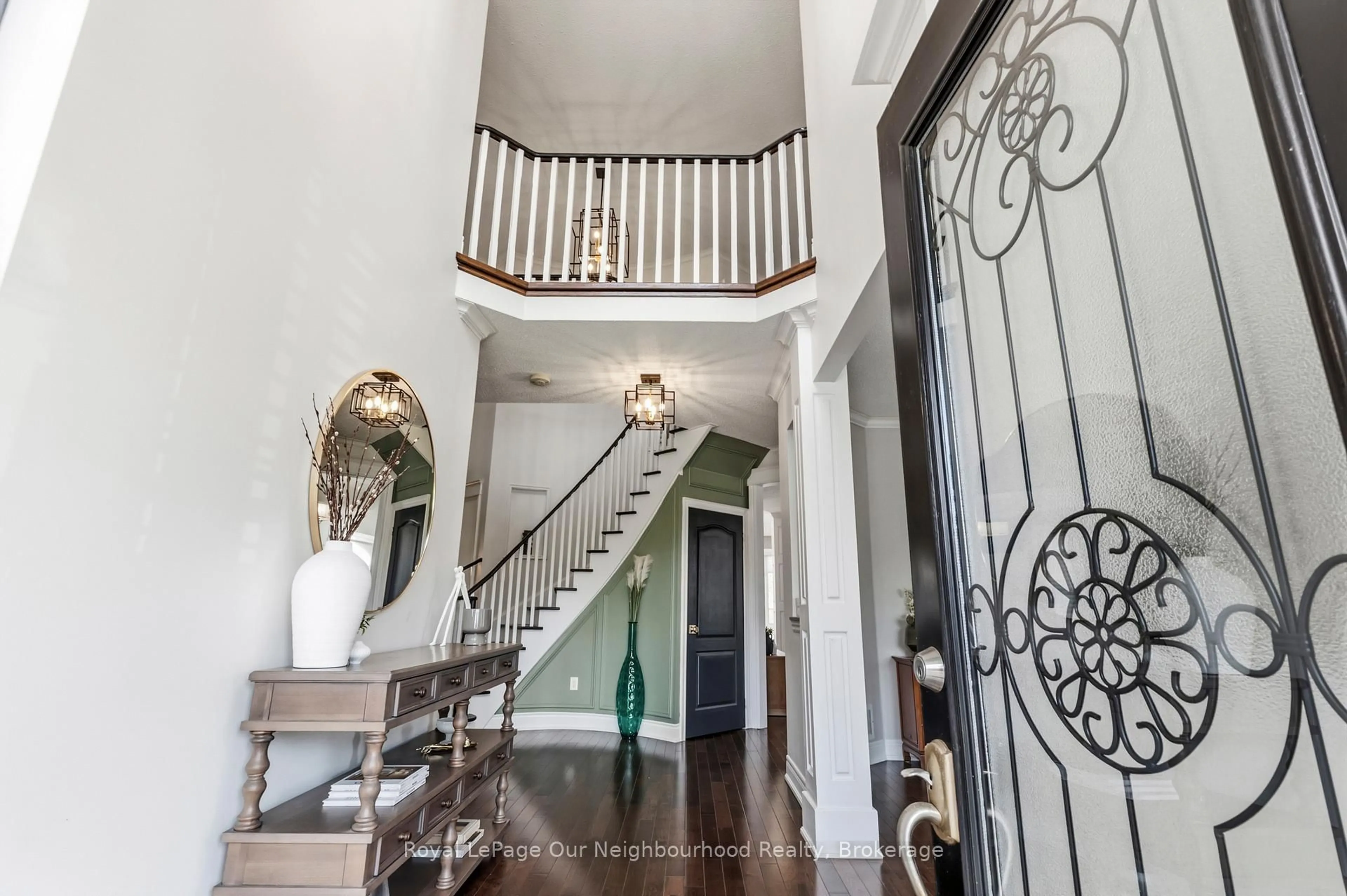 Indoor foyer for 38 Vineyard Ave, Whitby Ontario L1P 1X5