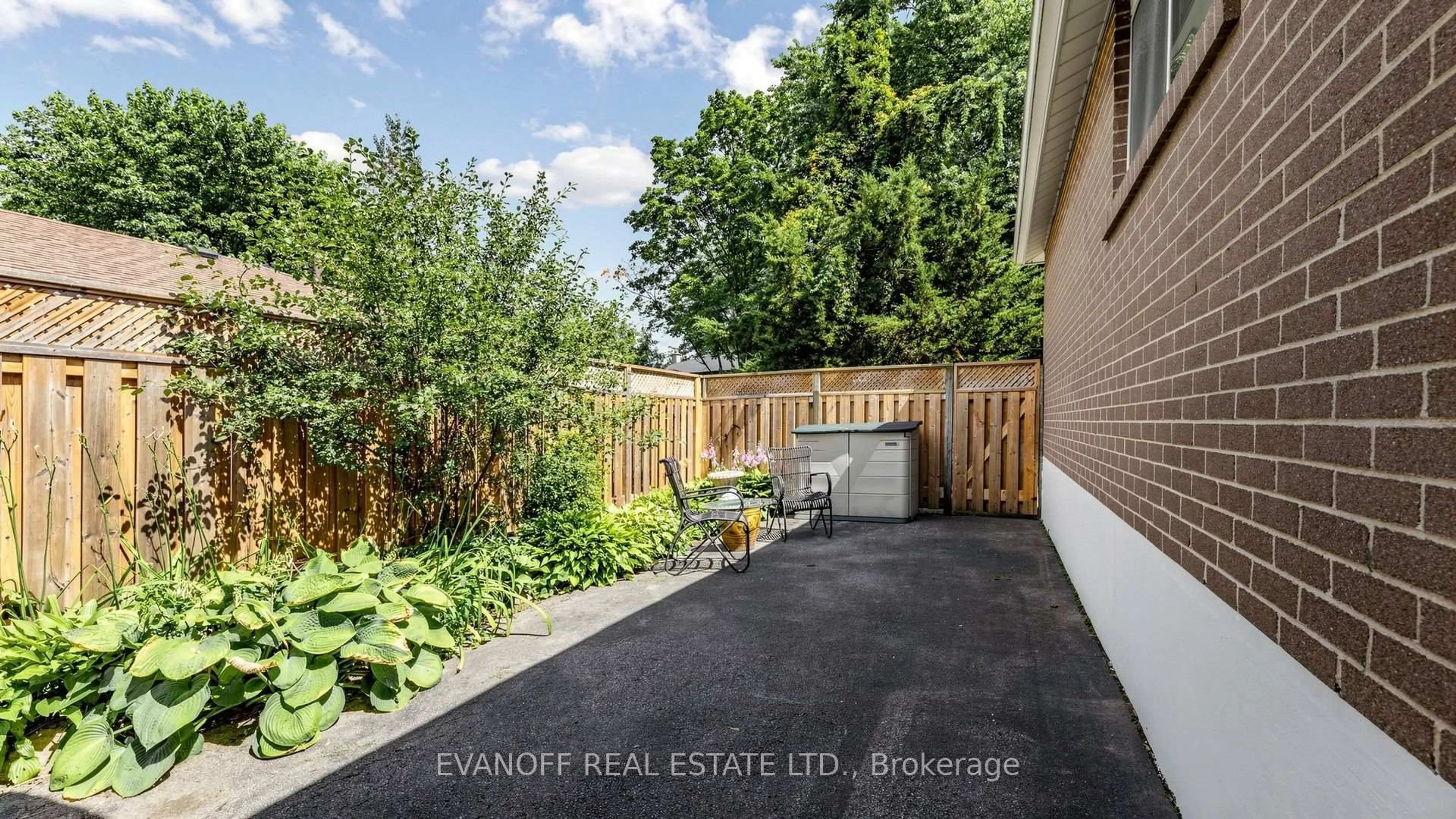 Patio, street for 23 Earswick Dr, Toronto Ontario M1E 1C7
