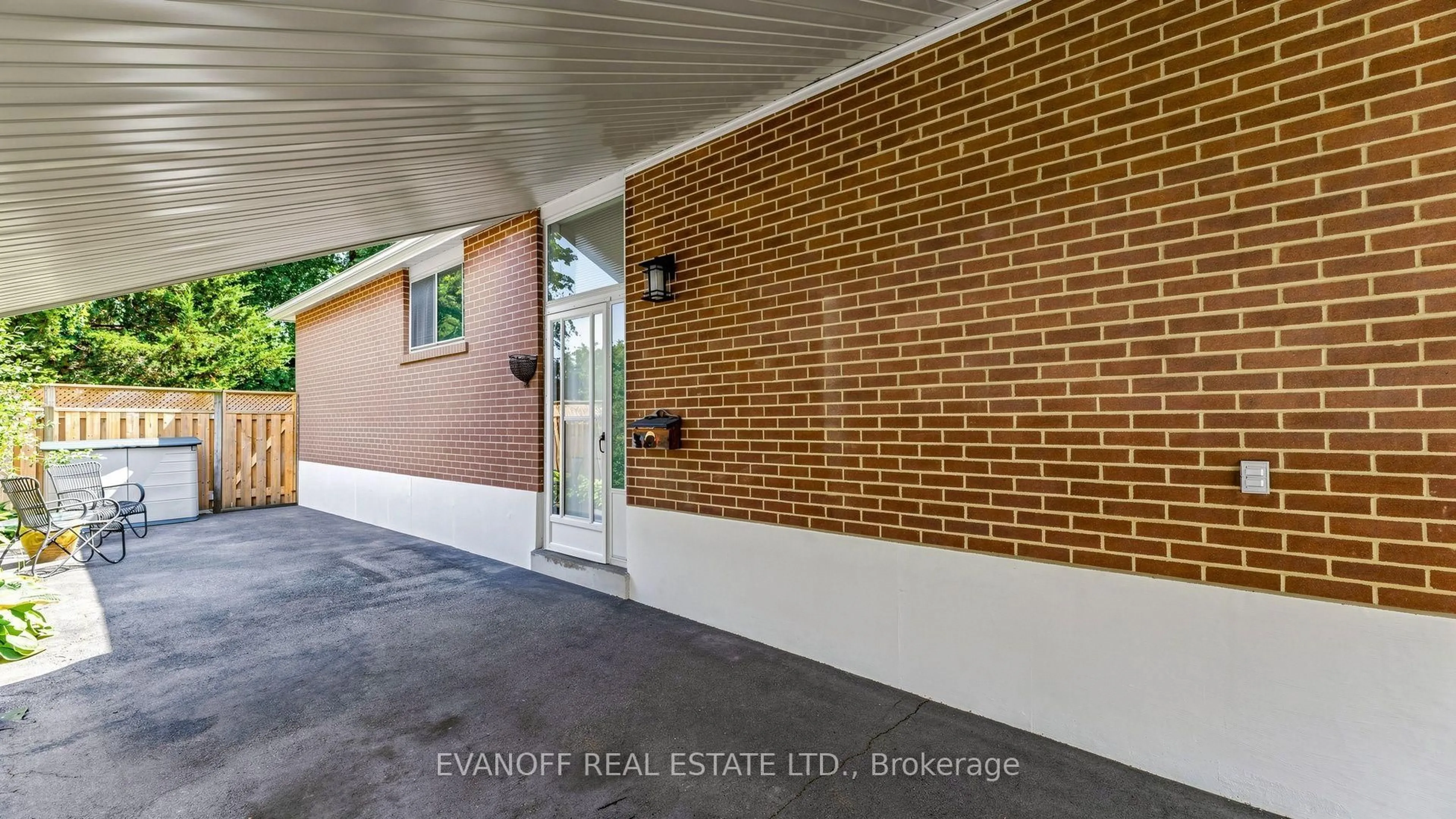 Indoor foyer for 23 Earswick Dr, Toronto Ontario M1E 1C7