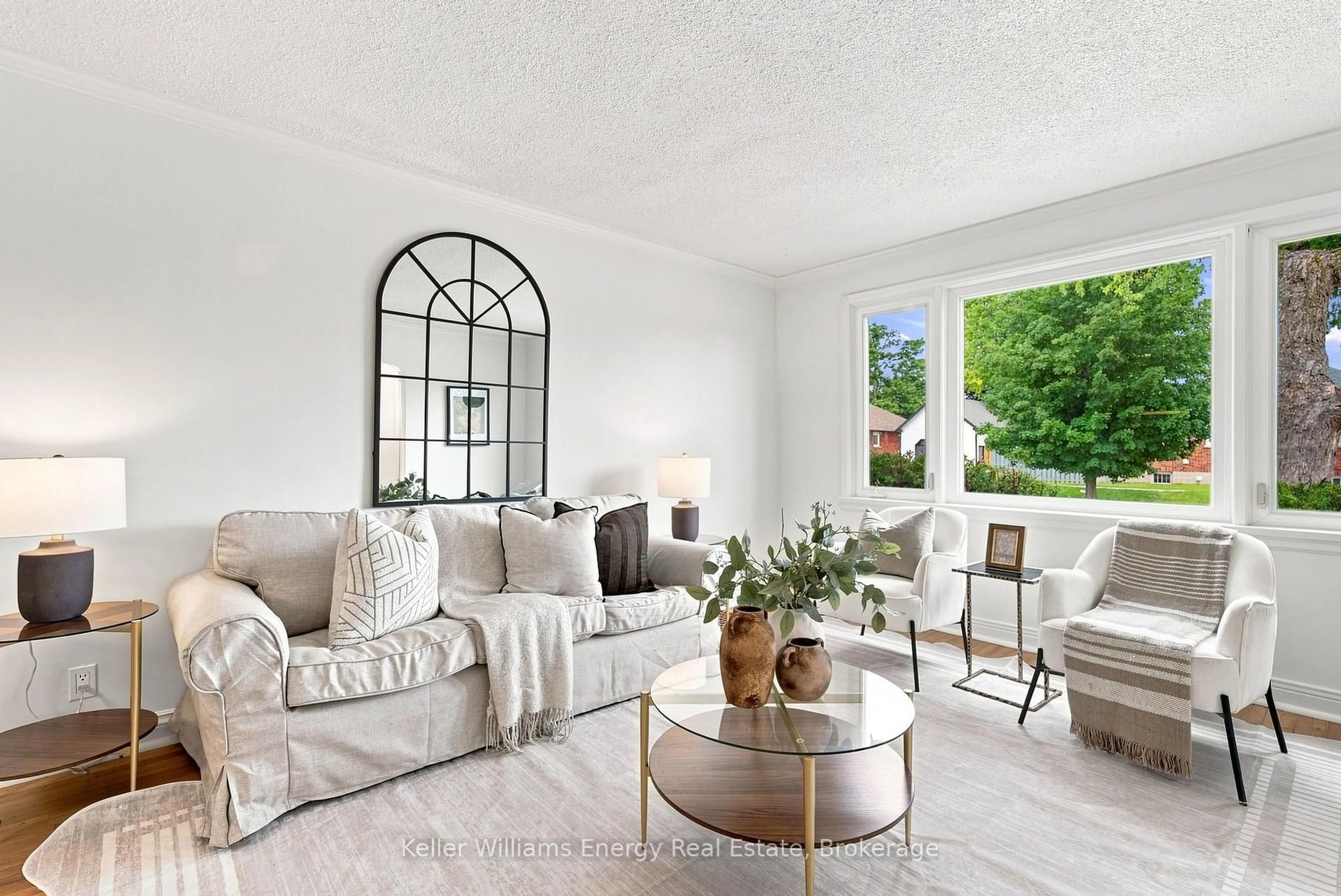 Living room with furniture, unknown for 172 Central Park Blvd, Oshawa Ontario L1H 5W7