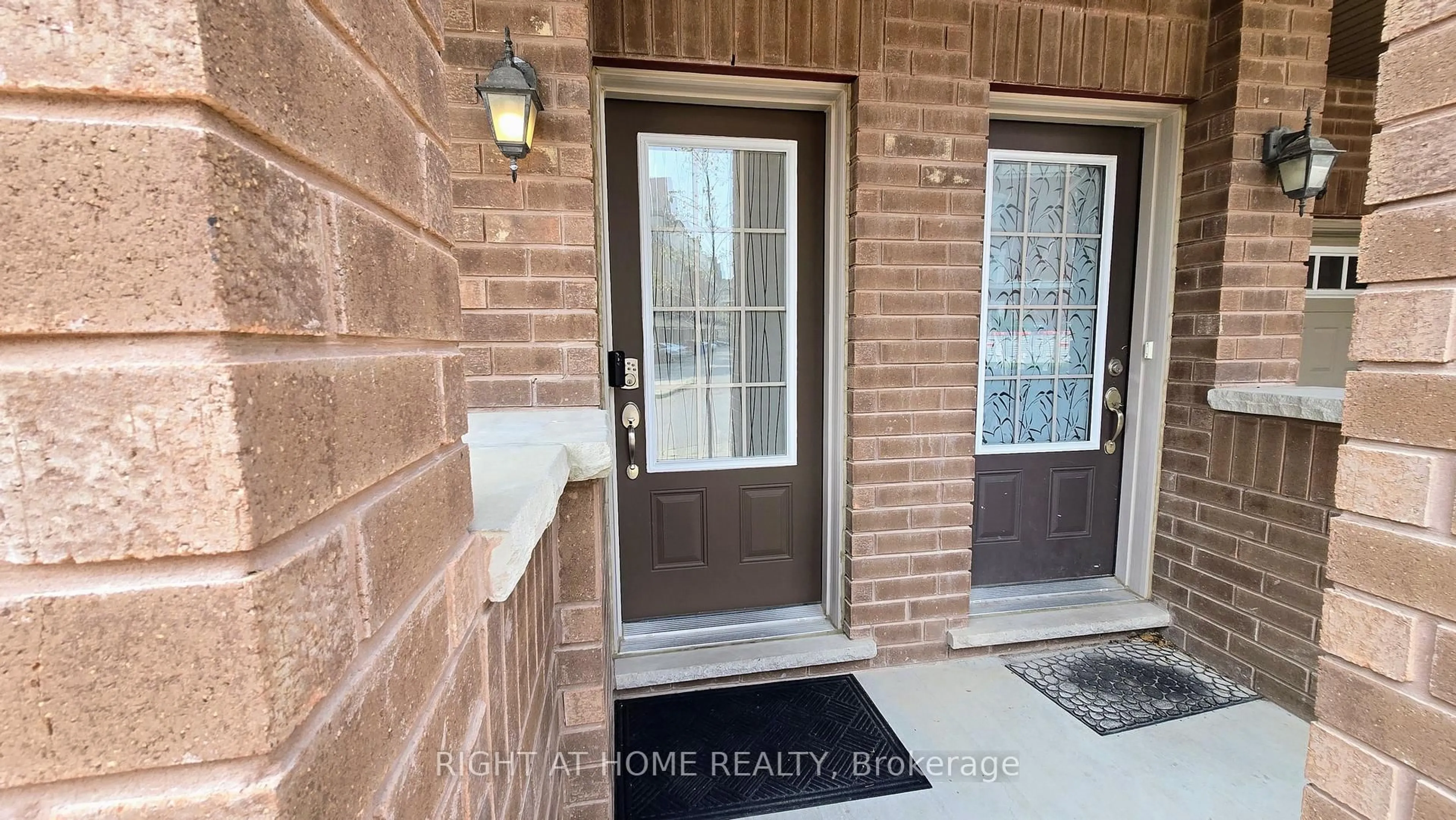 Indoor entryway for 2358 Chevron Prince Path #341, Oshawa Ontario L1L 0K9