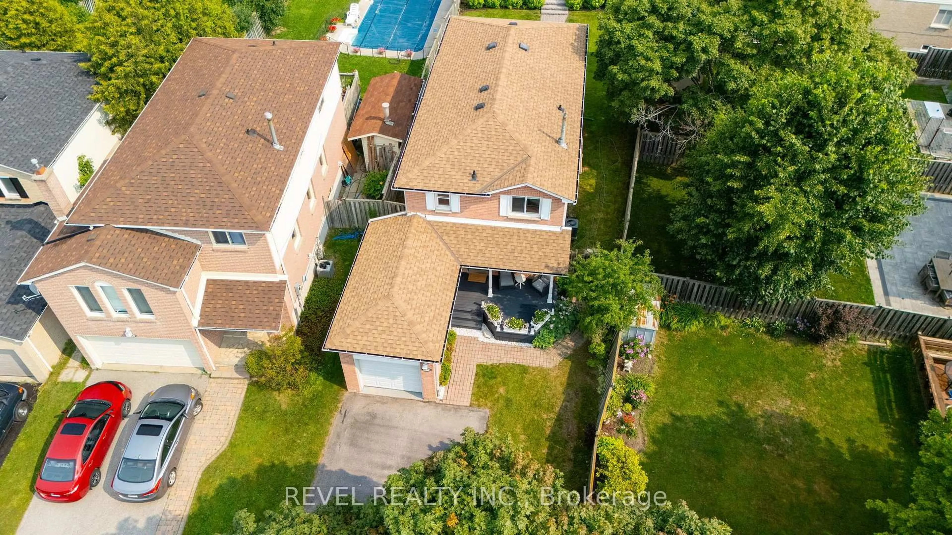 A pic from outside/outdoor area/front of a property/back of a property/a pic from drone, unknown for 156 Rands Rd, Ajax Ontario L1S 3Z6