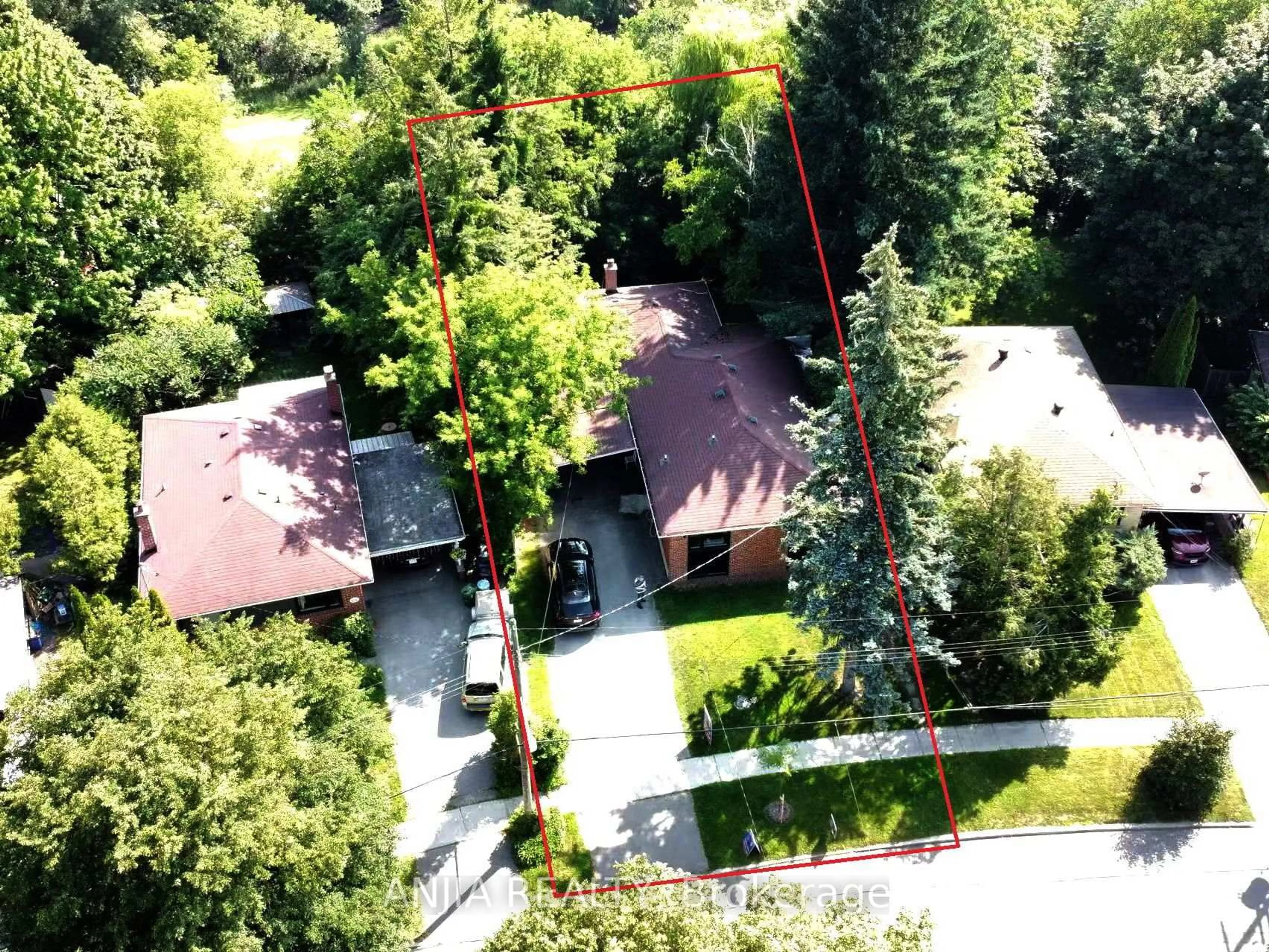 A pic from outside/outdoor area/front of a property/back of a property/a pic from drone, forest/trees view for 8 Applefield Dr, Toronto Ontario M1P 3X9