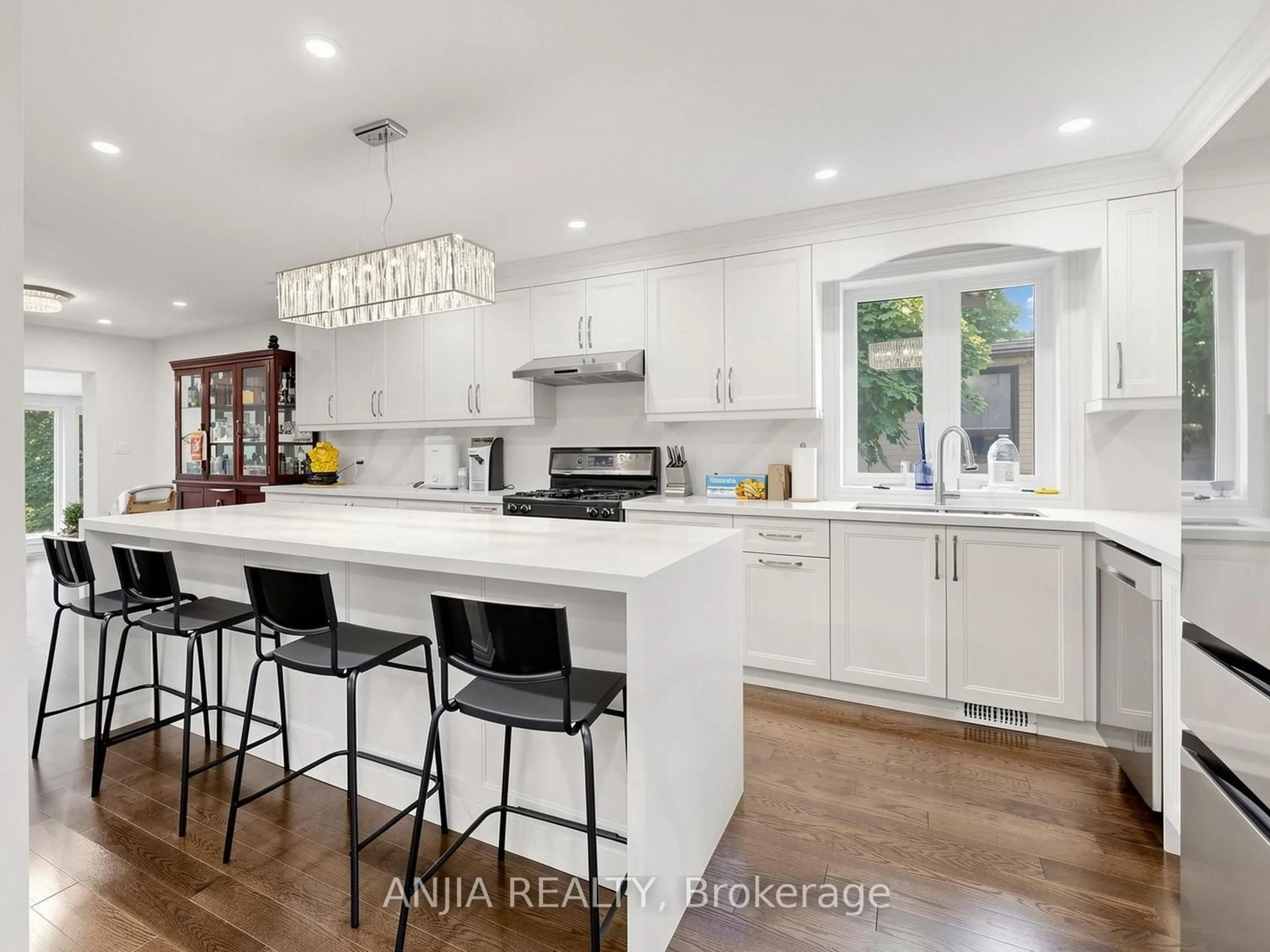 Open concept kitchen, ceramic/tile floor for 8 Applefield Dr, Toronto Ontario M1P 3X9