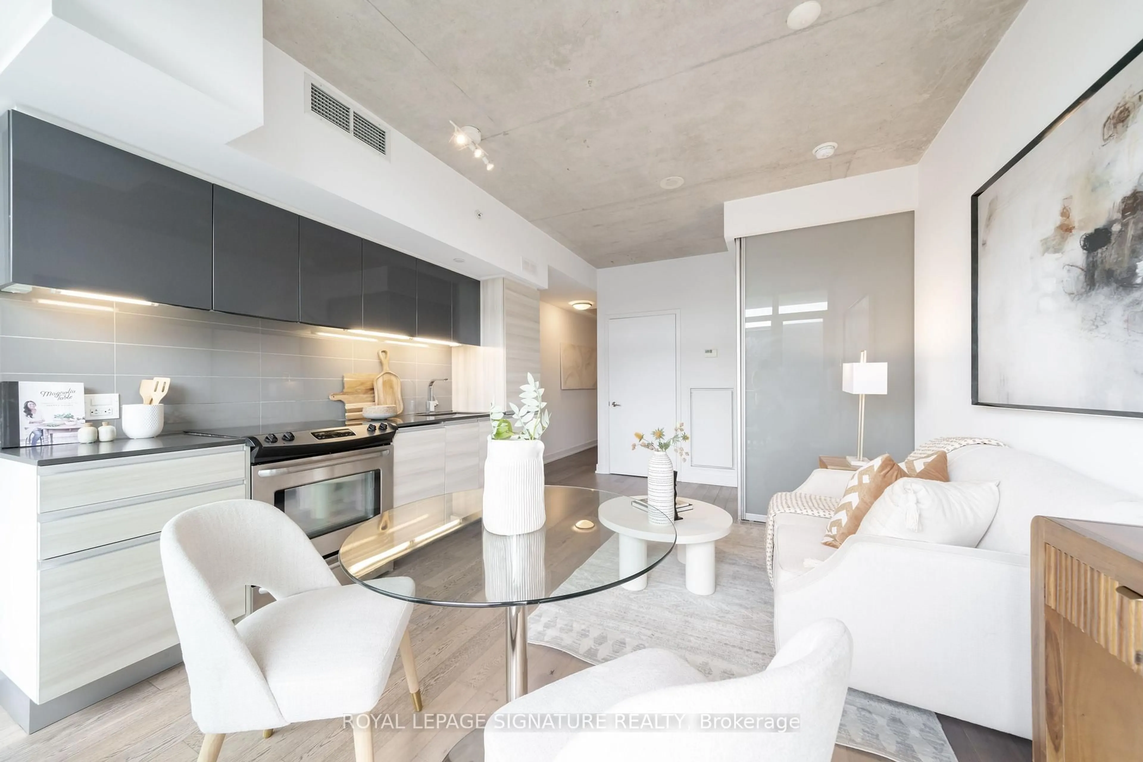 Unknown for 1190 Dundas St #406, Toronto Ontario M4M 0C5