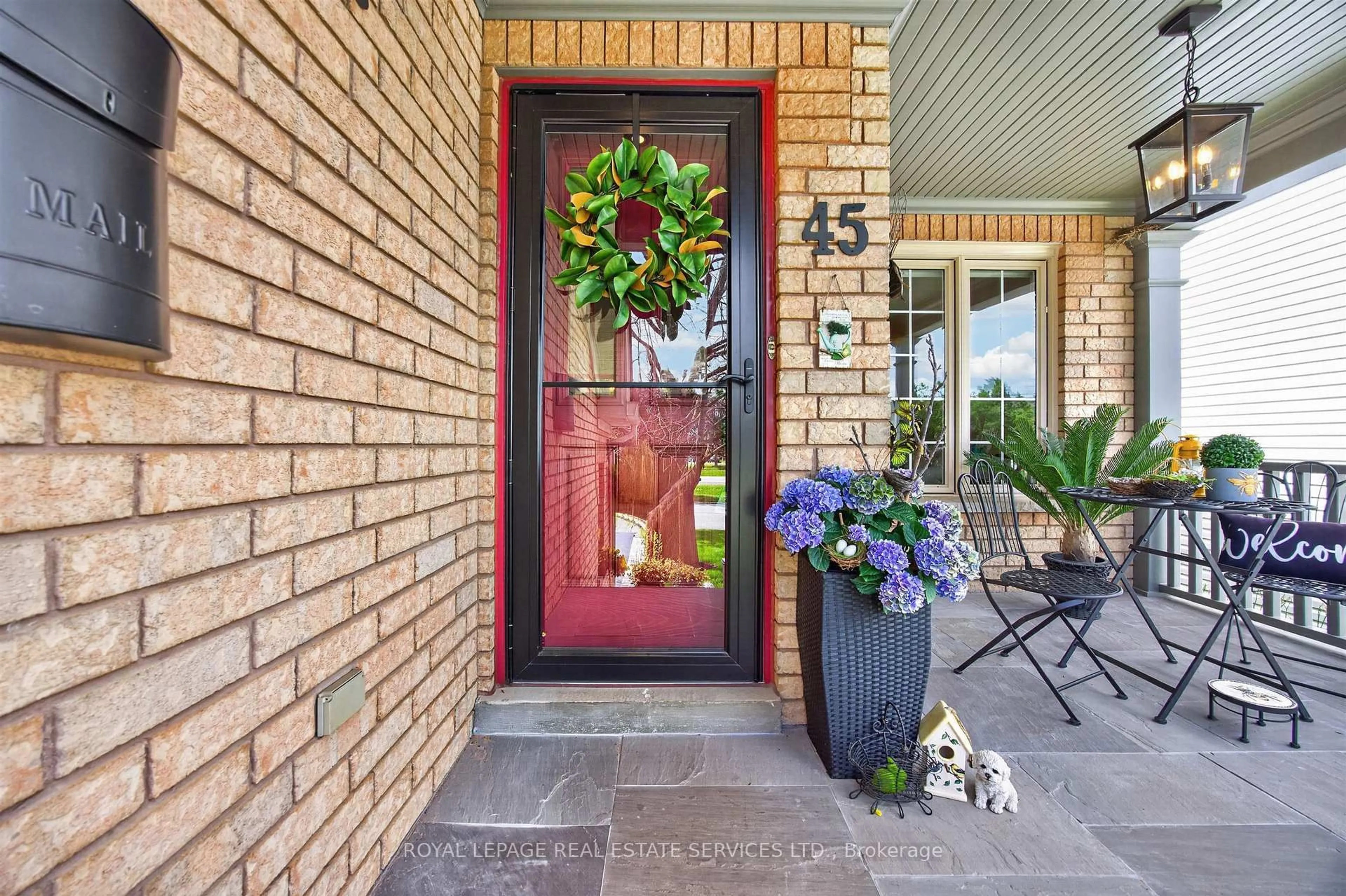 Indoor entryway for 45 Rosemarie Cres, Whitby Ontario L1M 1G6