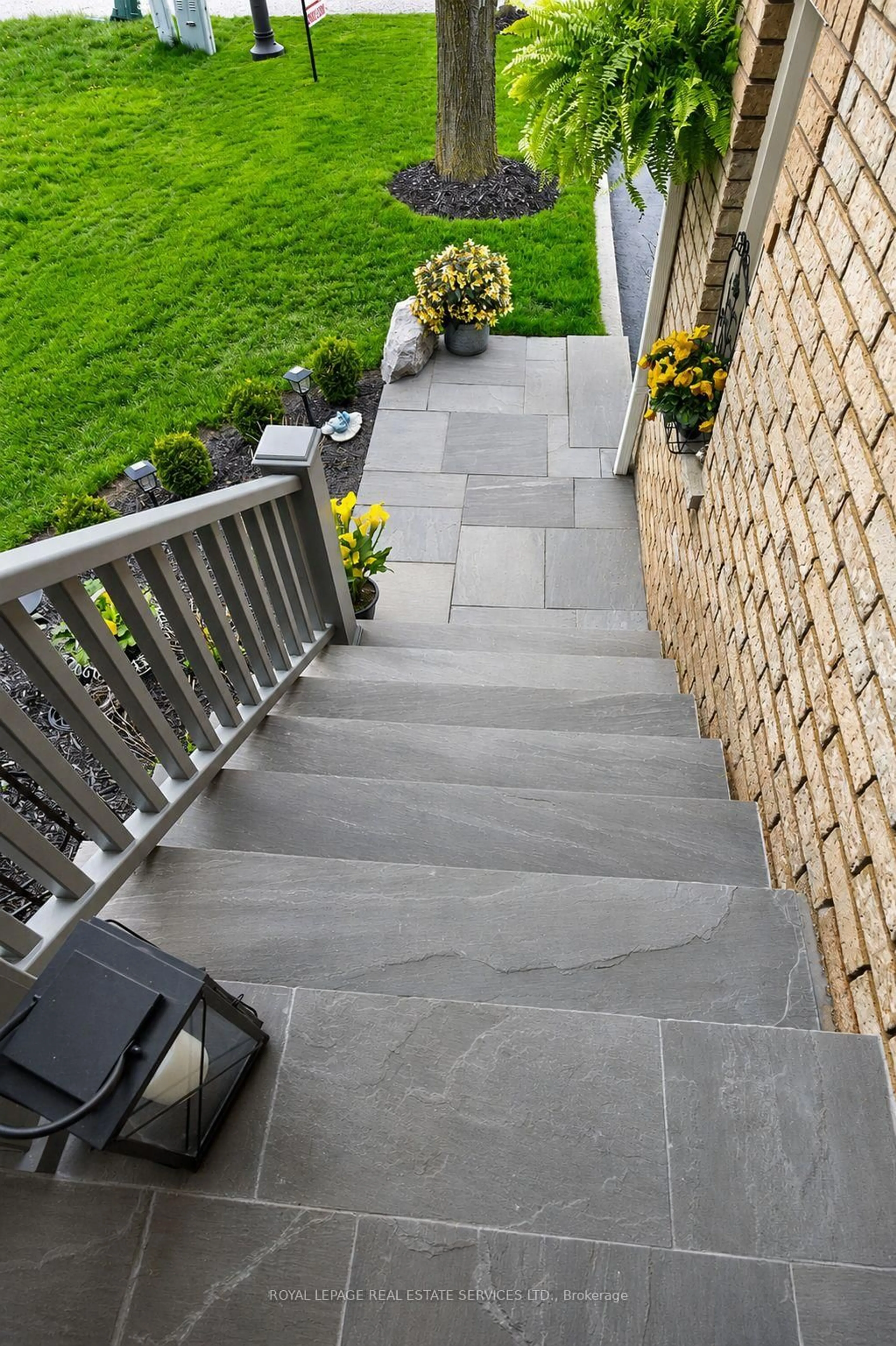 Patio, street for 45 Rosemarie Cres, Whitby Ontario L1M 1G6