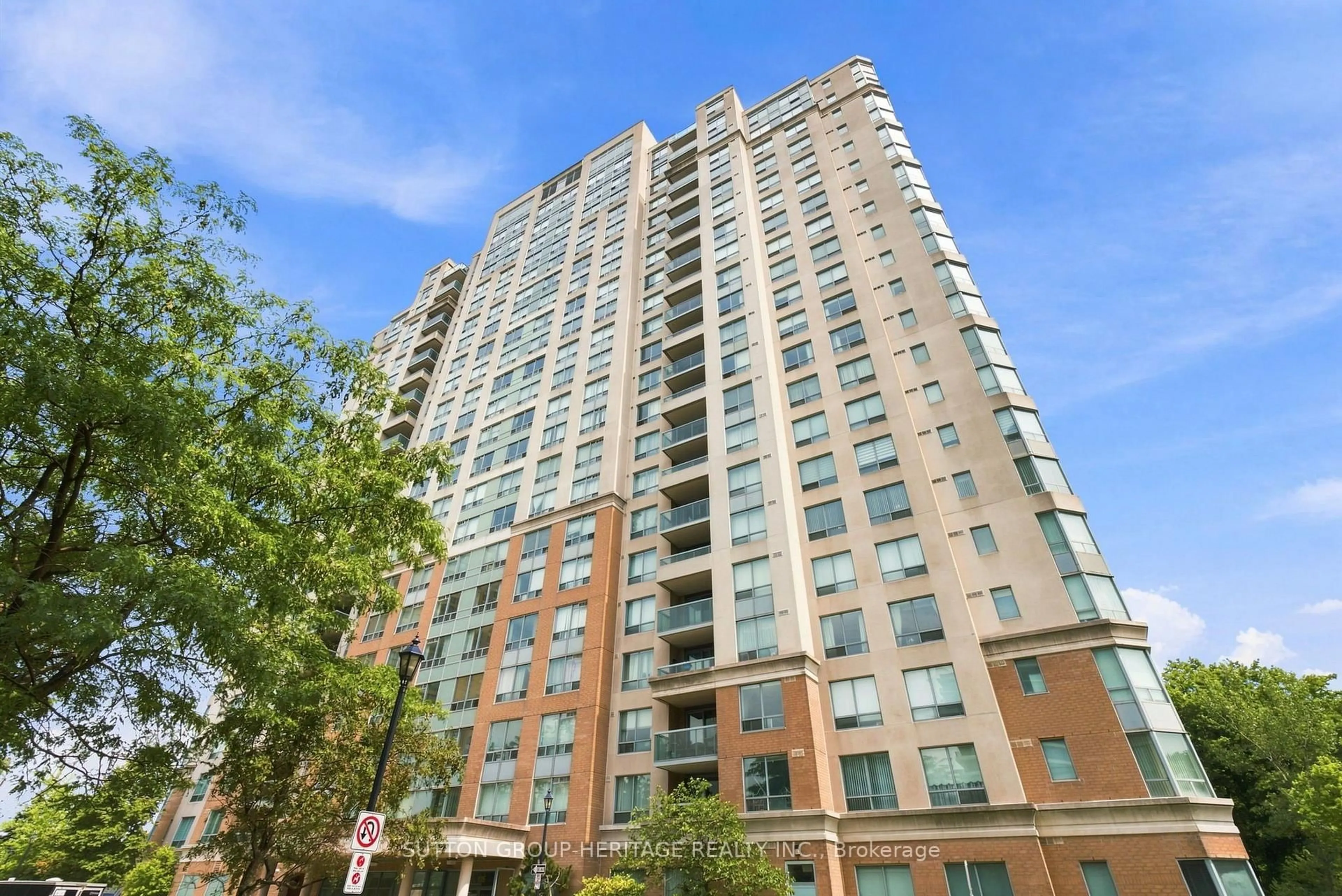 Patio, building for 125 Omni Dr #233, Toronto Ontario M1P 5A9