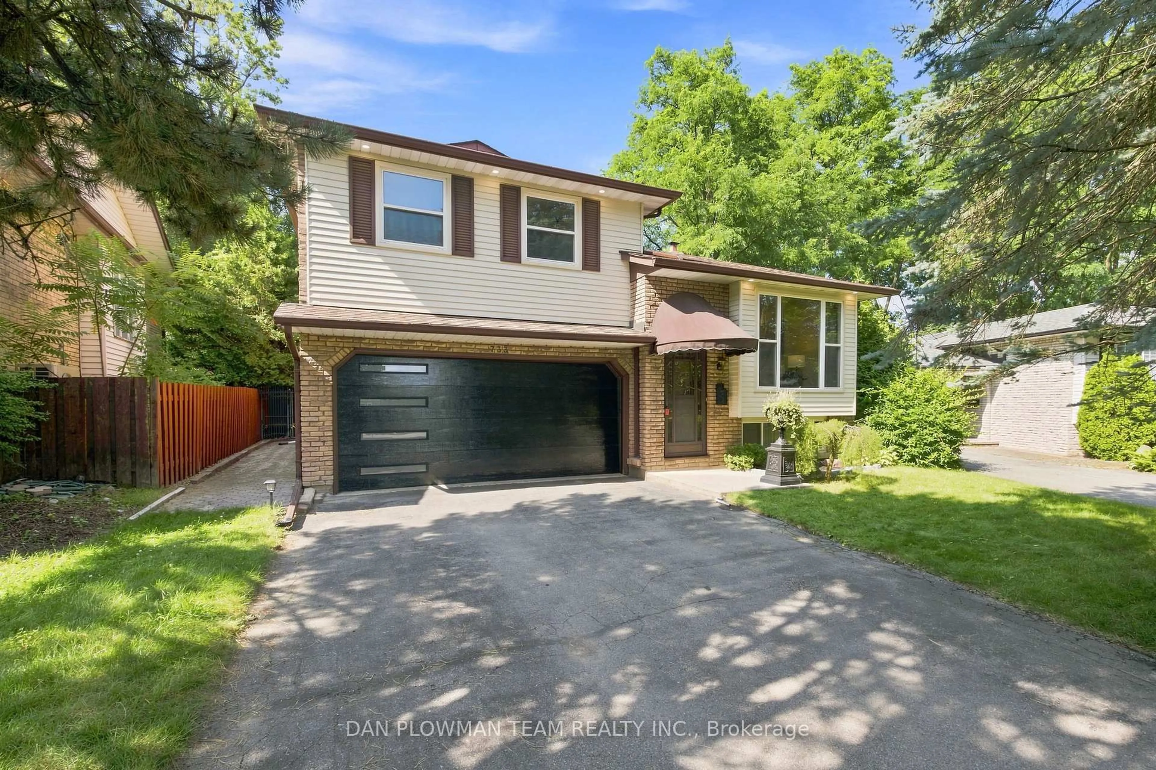 Home with brick exterior material, street for 733 Tarn Crt, Oshawa Ontario L1J 6Y8