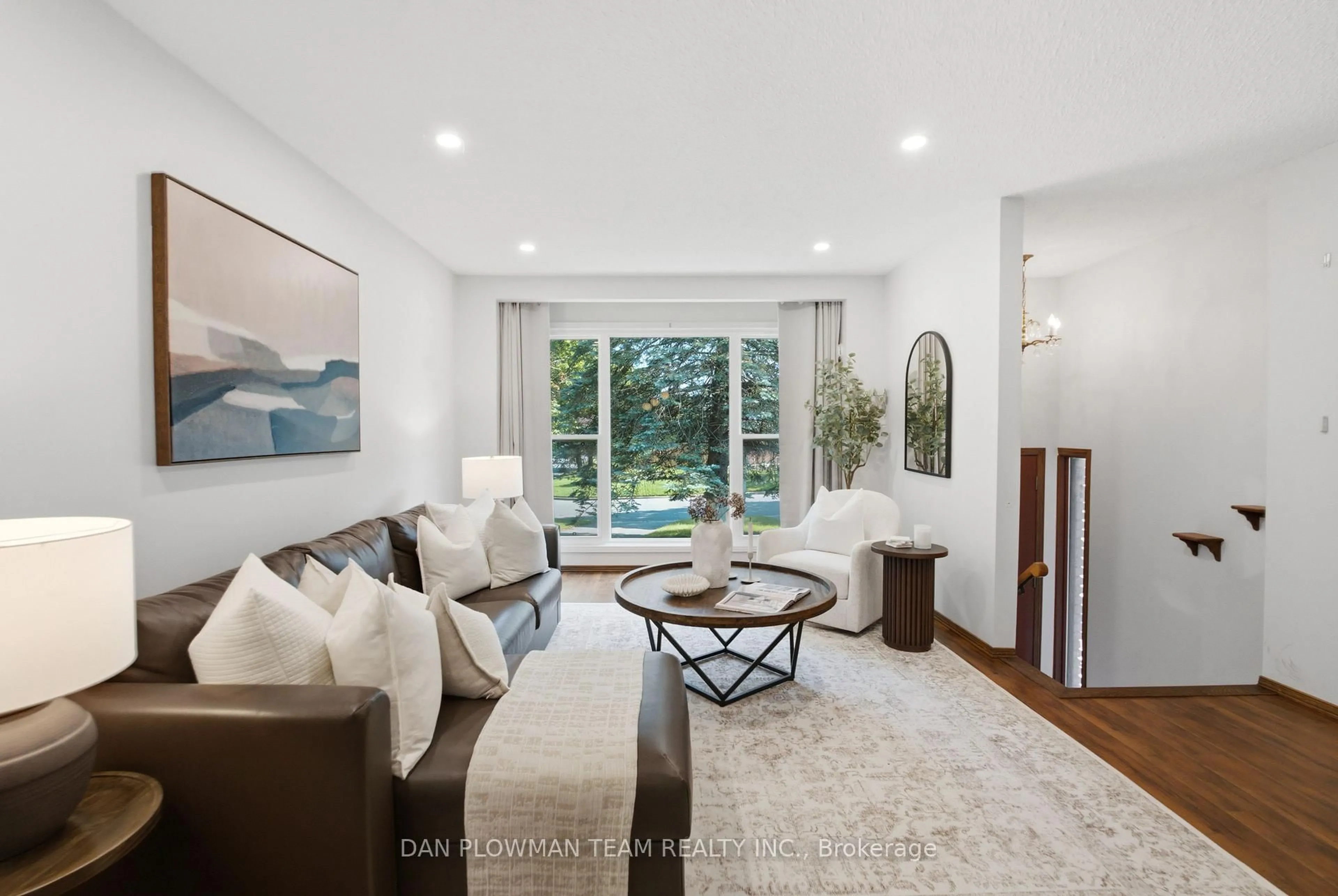 Living room with furniture, unknown for 733 Tarn Crt, Oshawa Ontario L1J 6Y8