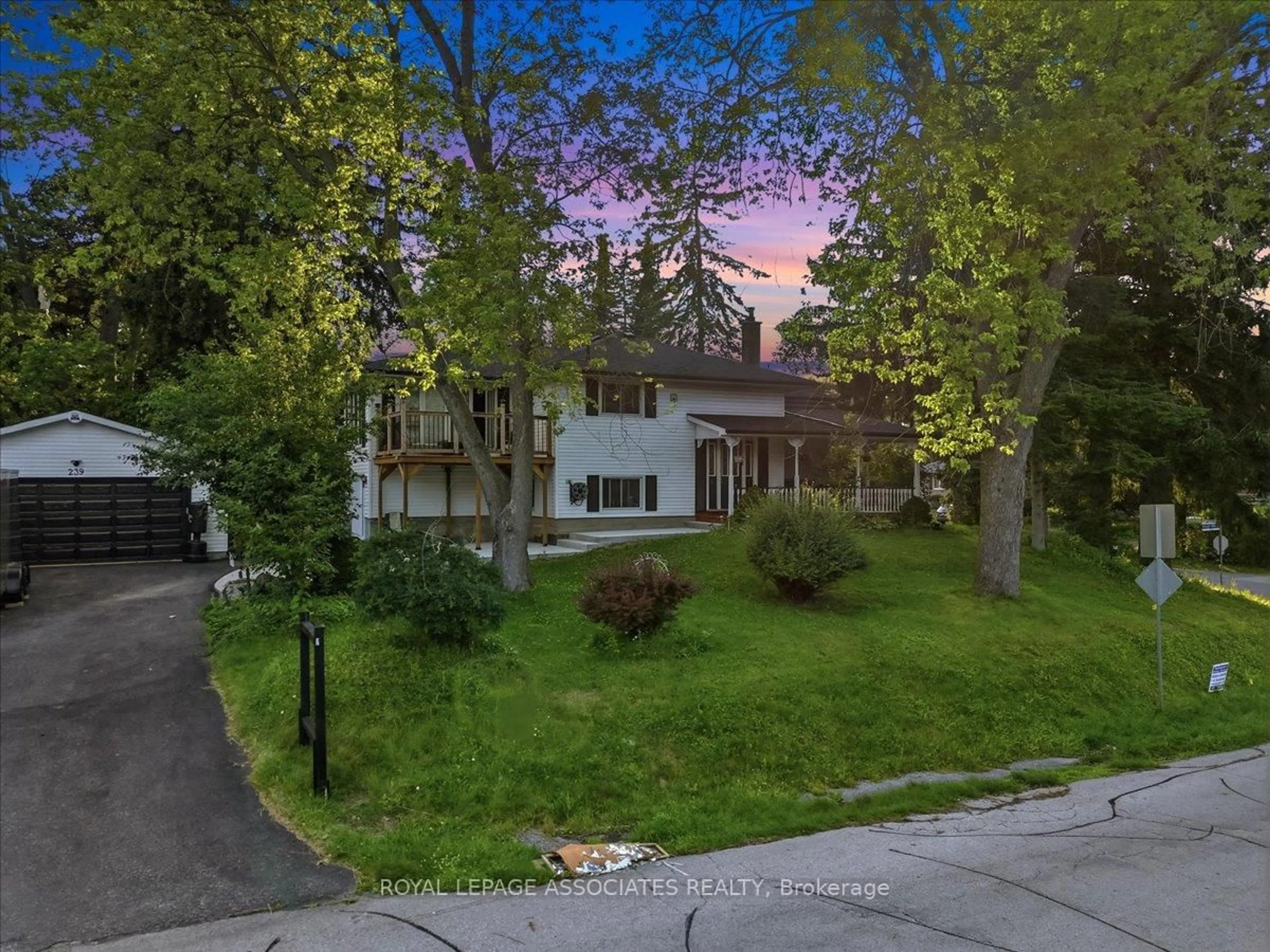 A pic from outside/outdoor area/front of a property/back of a property/a pic from drone, street for 239 Island Rd, Toronto Ontario M1C 2R1