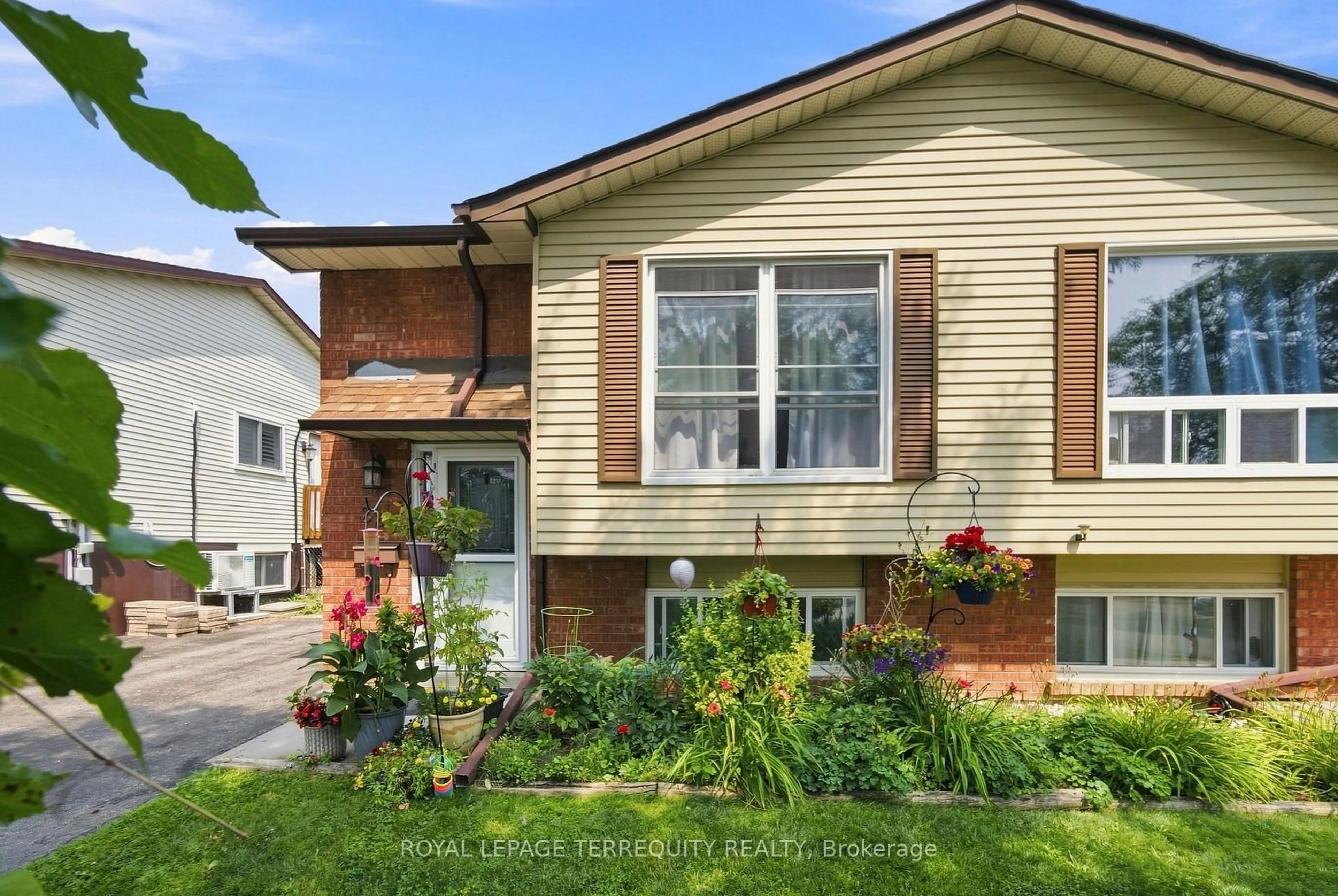 Home with brick exterior material, street for 224 Medina Crt, Oshawa Ontario L1J 7E1