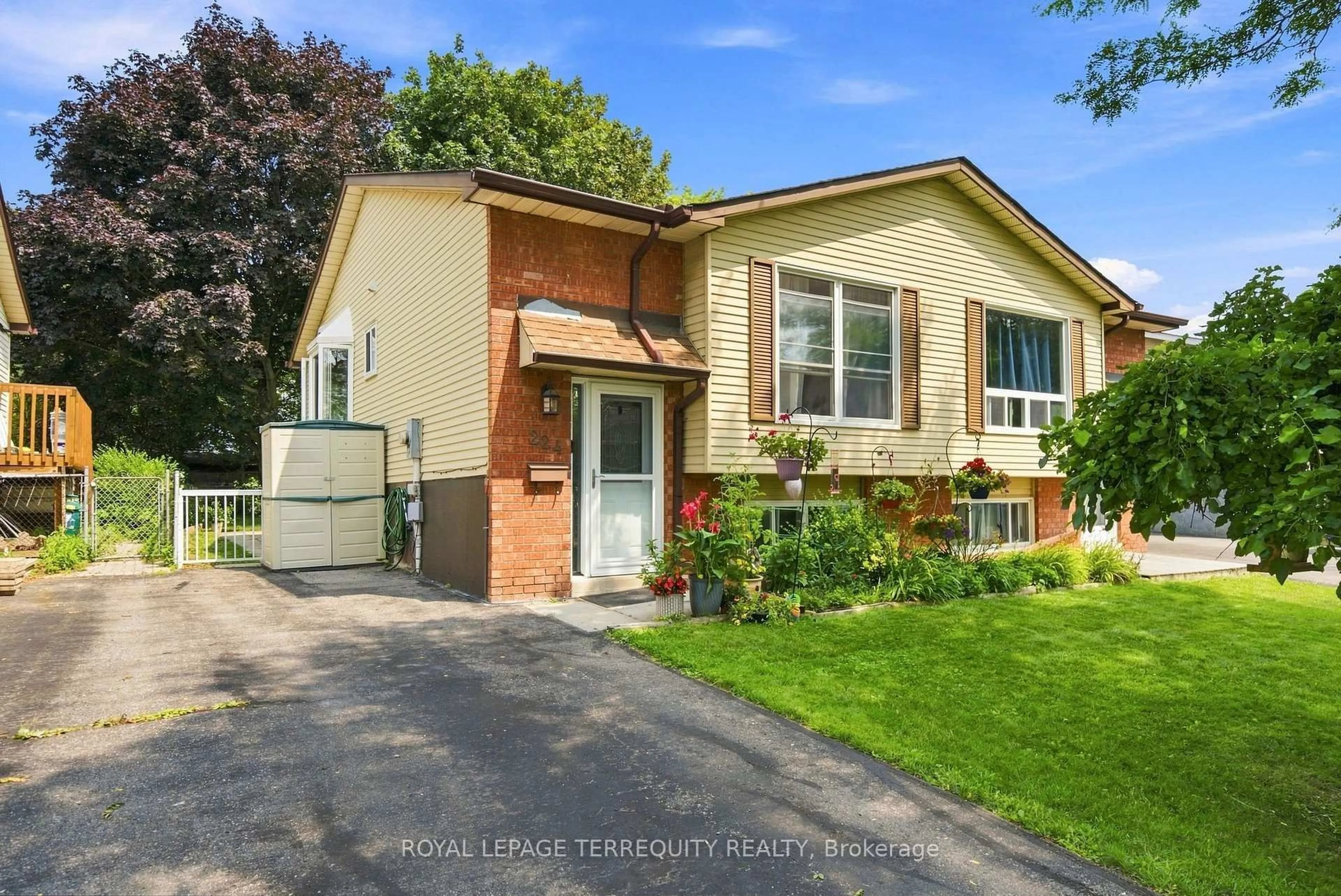 Unknown for 224 Medina Crt, Oshawa Ontario L1J 7E1