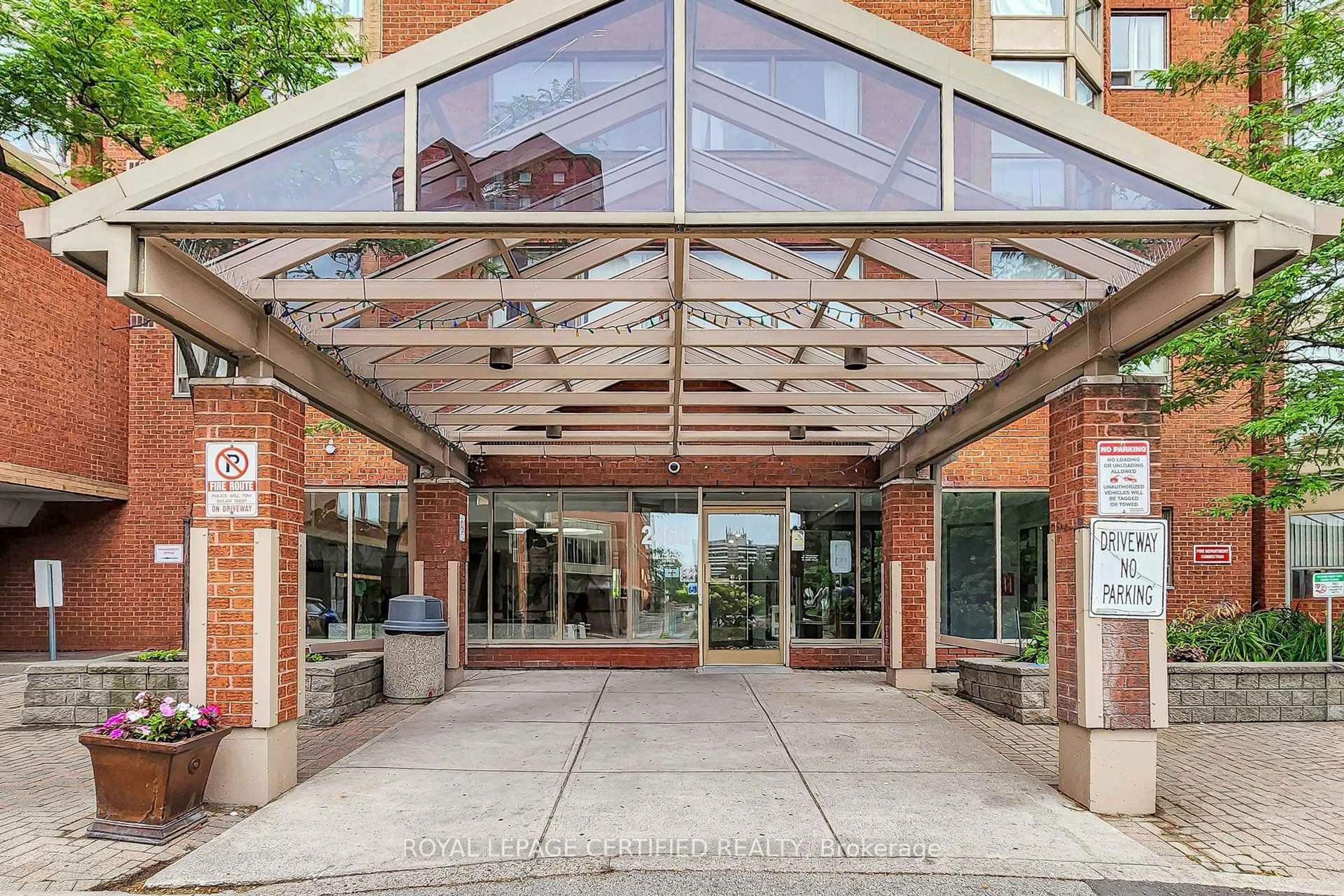 Indoor foyer for 2460 Eglinton Ave #201, Toronto Ontario M1K 5J7