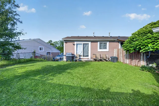 16 Stanbridge Crt, Toronto 3