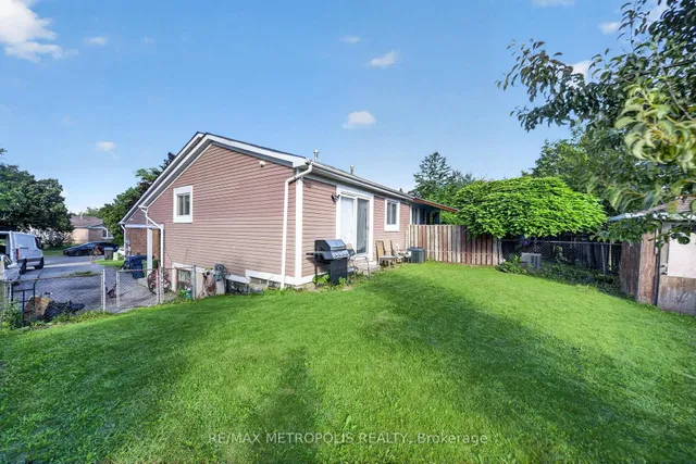 16 Stanbridge Crt, Toronto 4