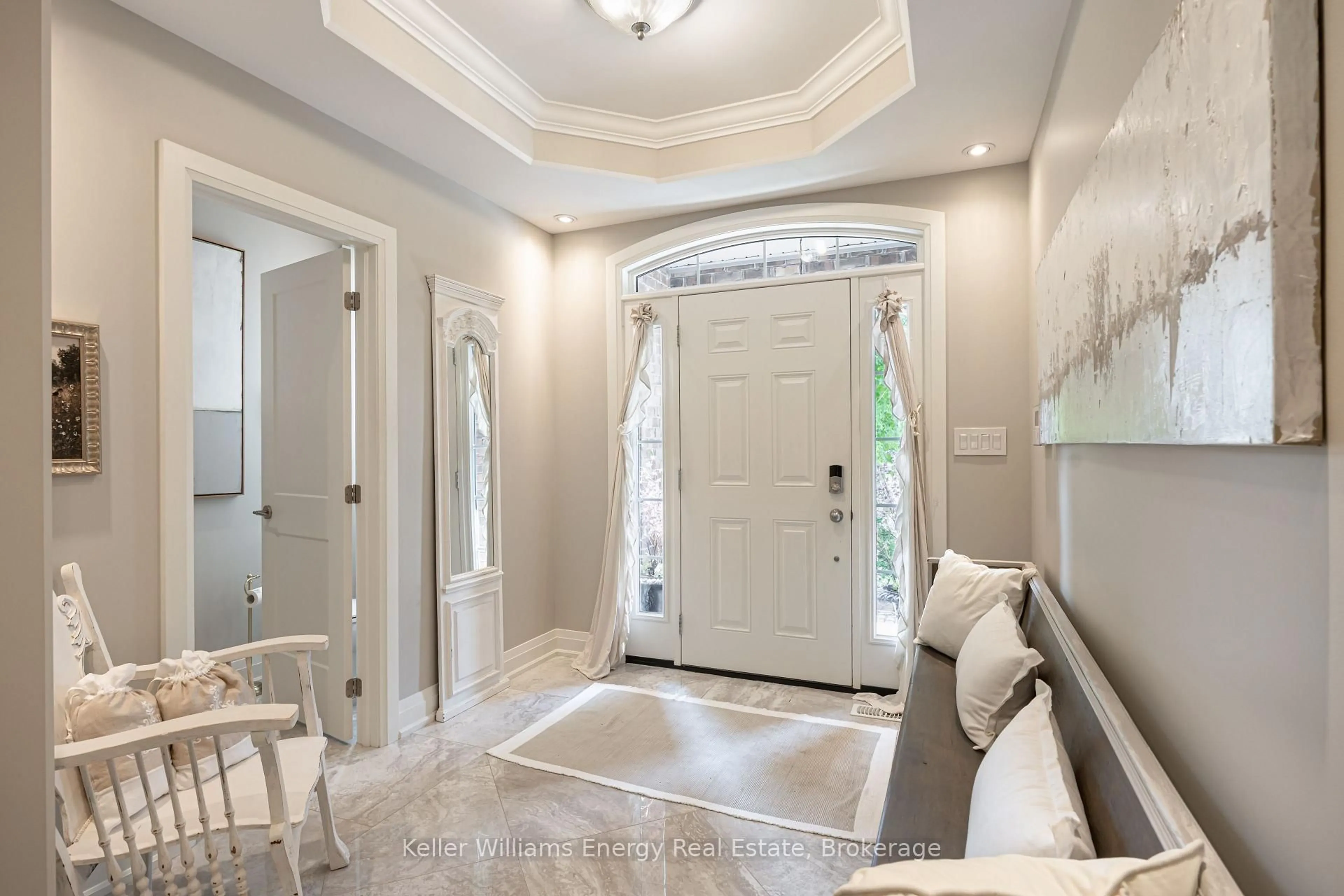 Indoor entryway for 1606 Nash Rd, Clarington Ontario L1E 2K9