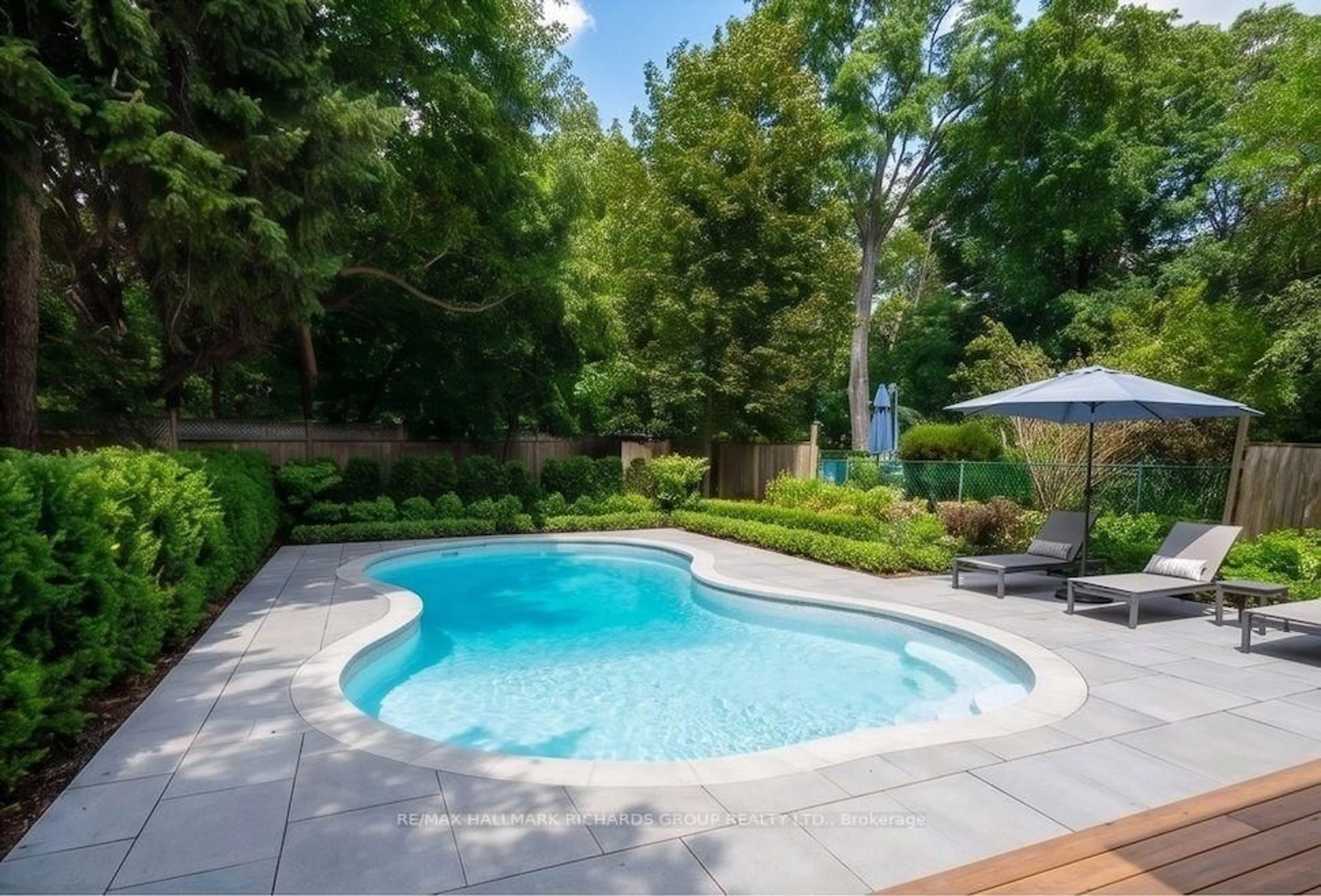 Pool for 98 Ferris Rd, Toronto Ontario M4B 1G4